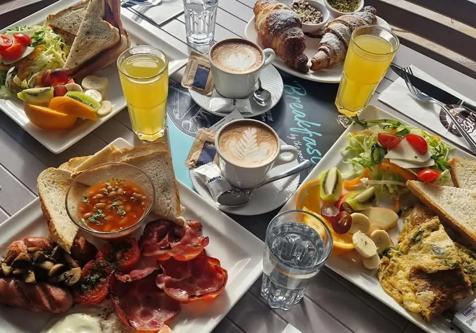 Restaurant/places to eat in Sensi Hotel