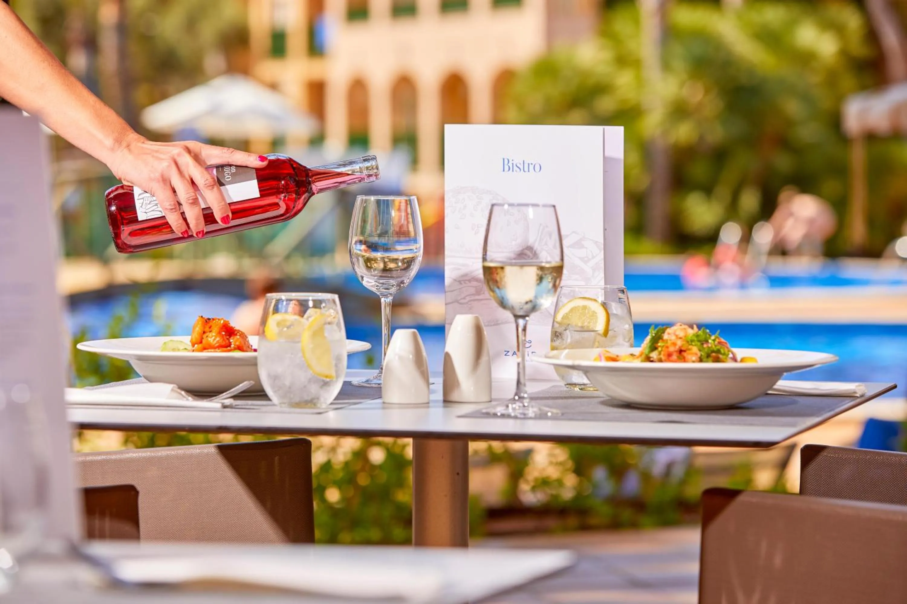 Restaurant/places to eat in Zafiro Cala Mesquida