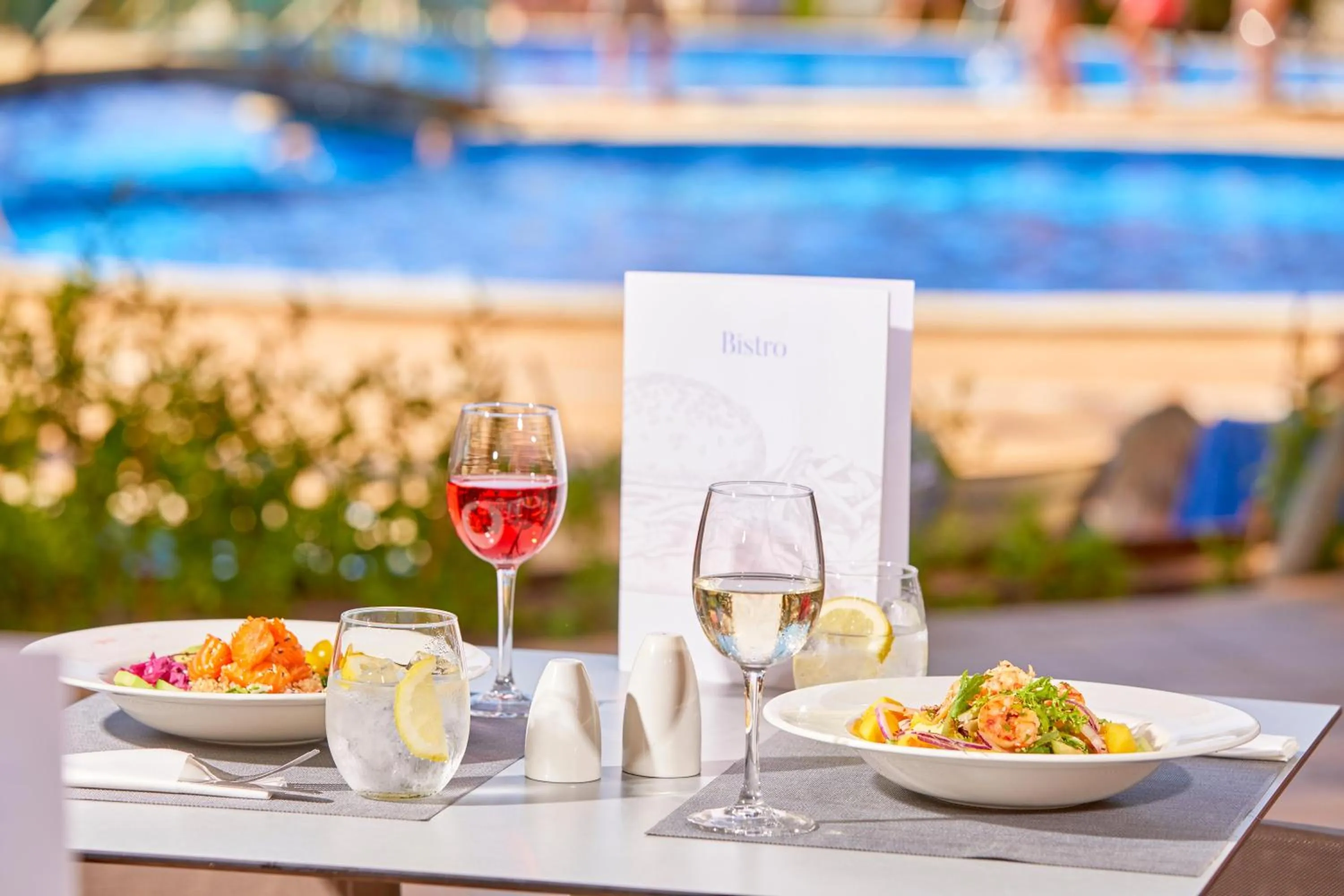 Restaurant/places to eat in Zafiro Cala Mesquida