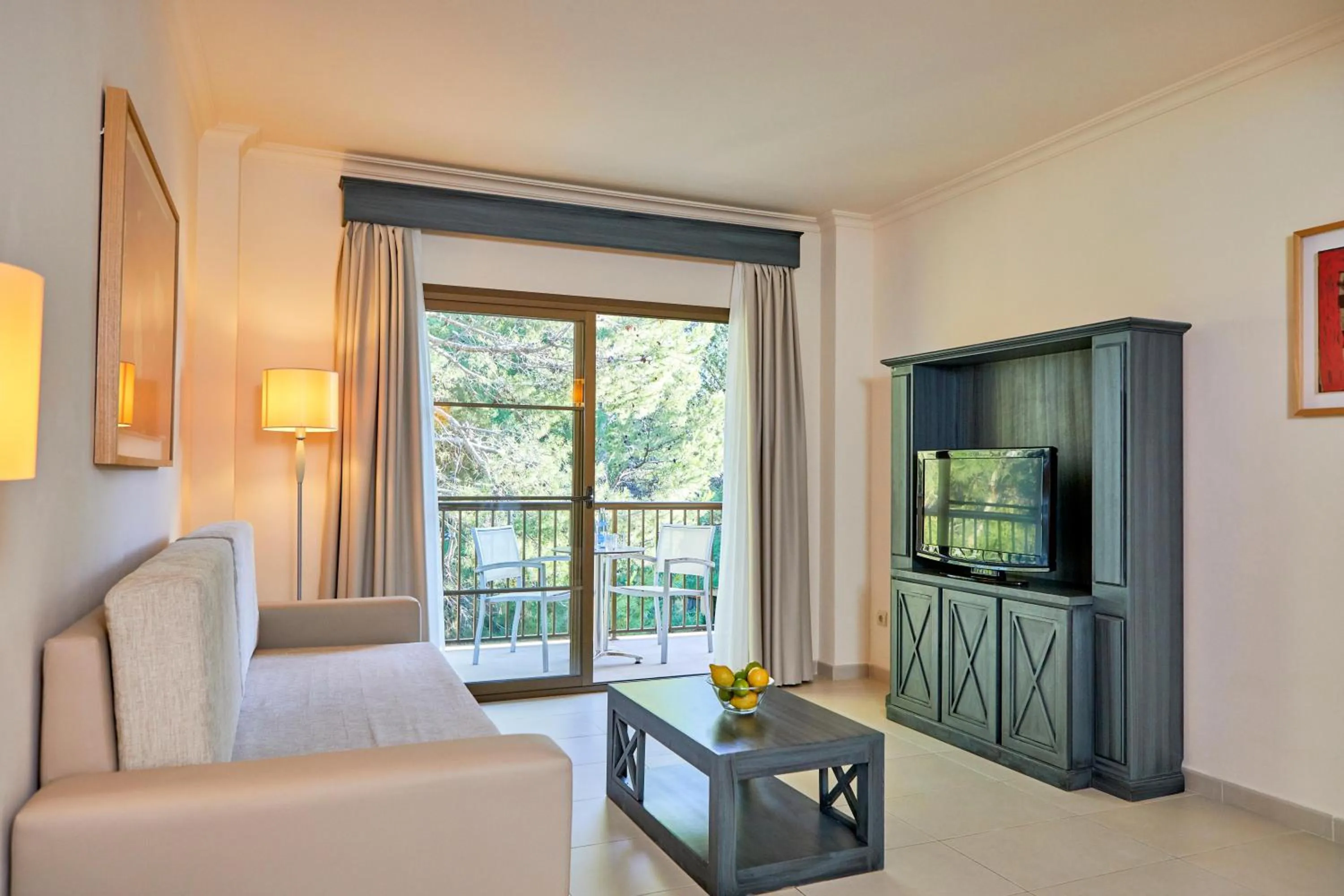 Photo of the whole room in Zafiro Cala Mesquida