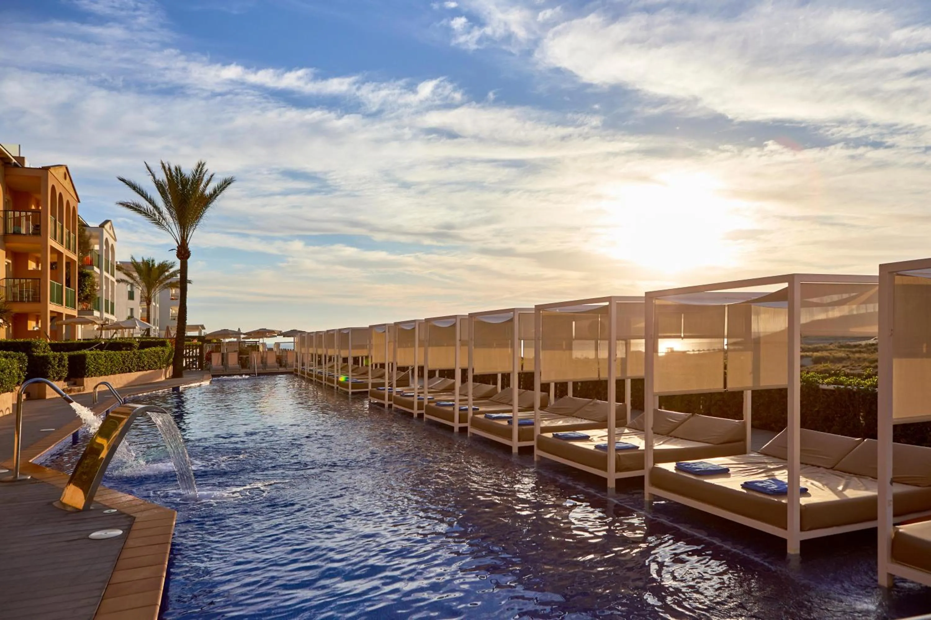 Swimming pool in Zafiro Cala Mesquida