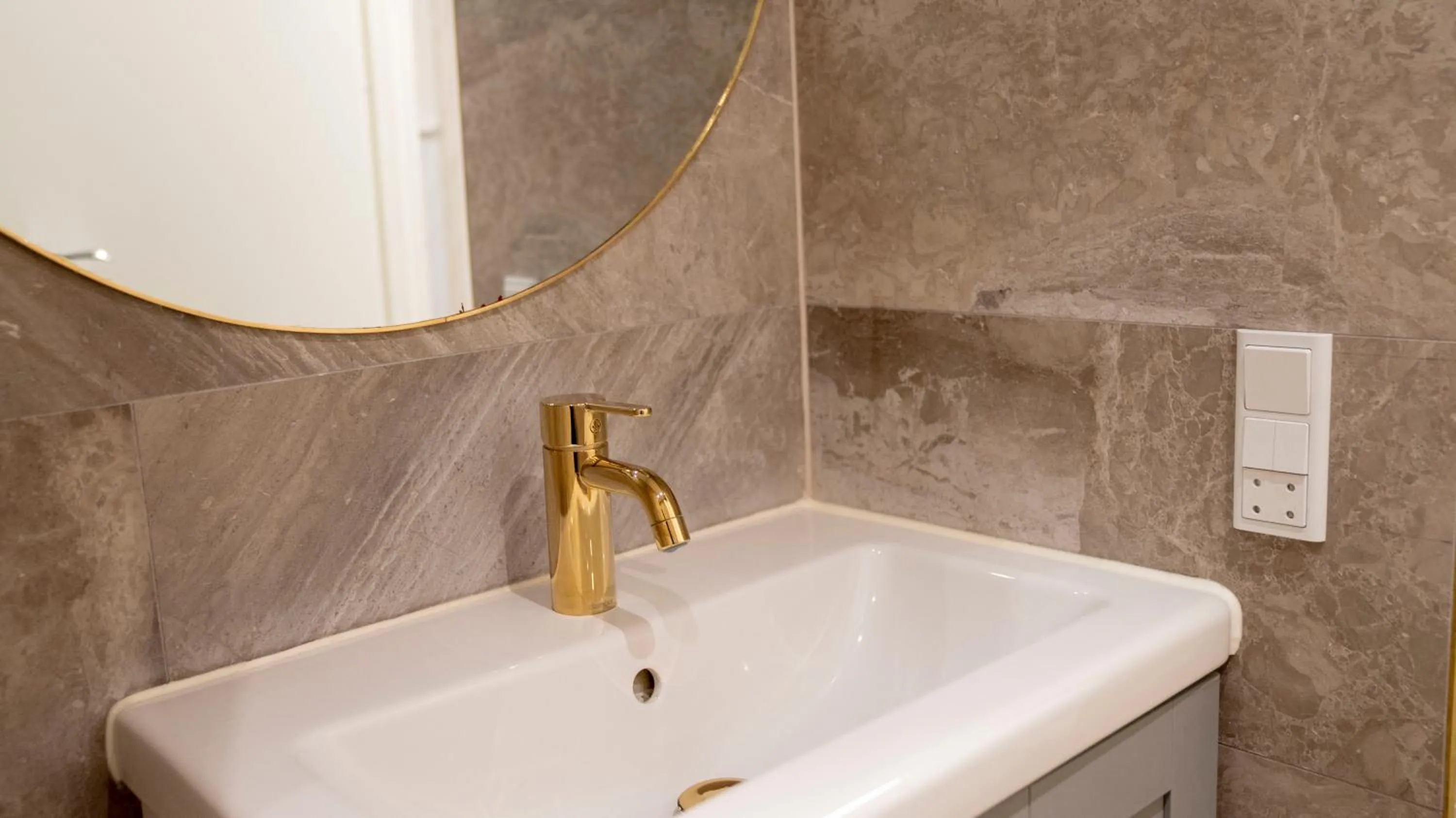 Public Bath in A Hotels City