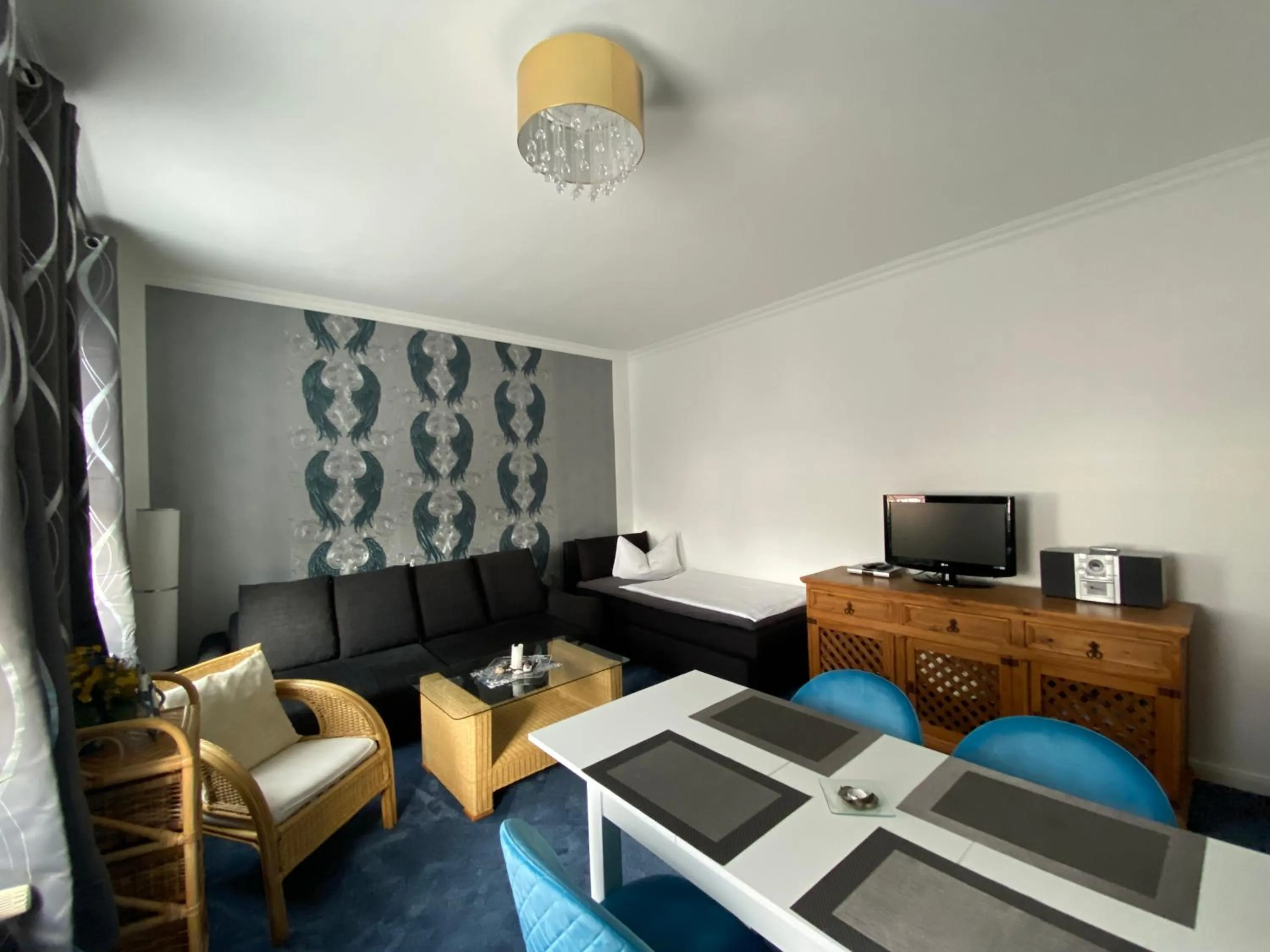 TV and multimedia in Pension & Ferienwohnungen Schneidereit