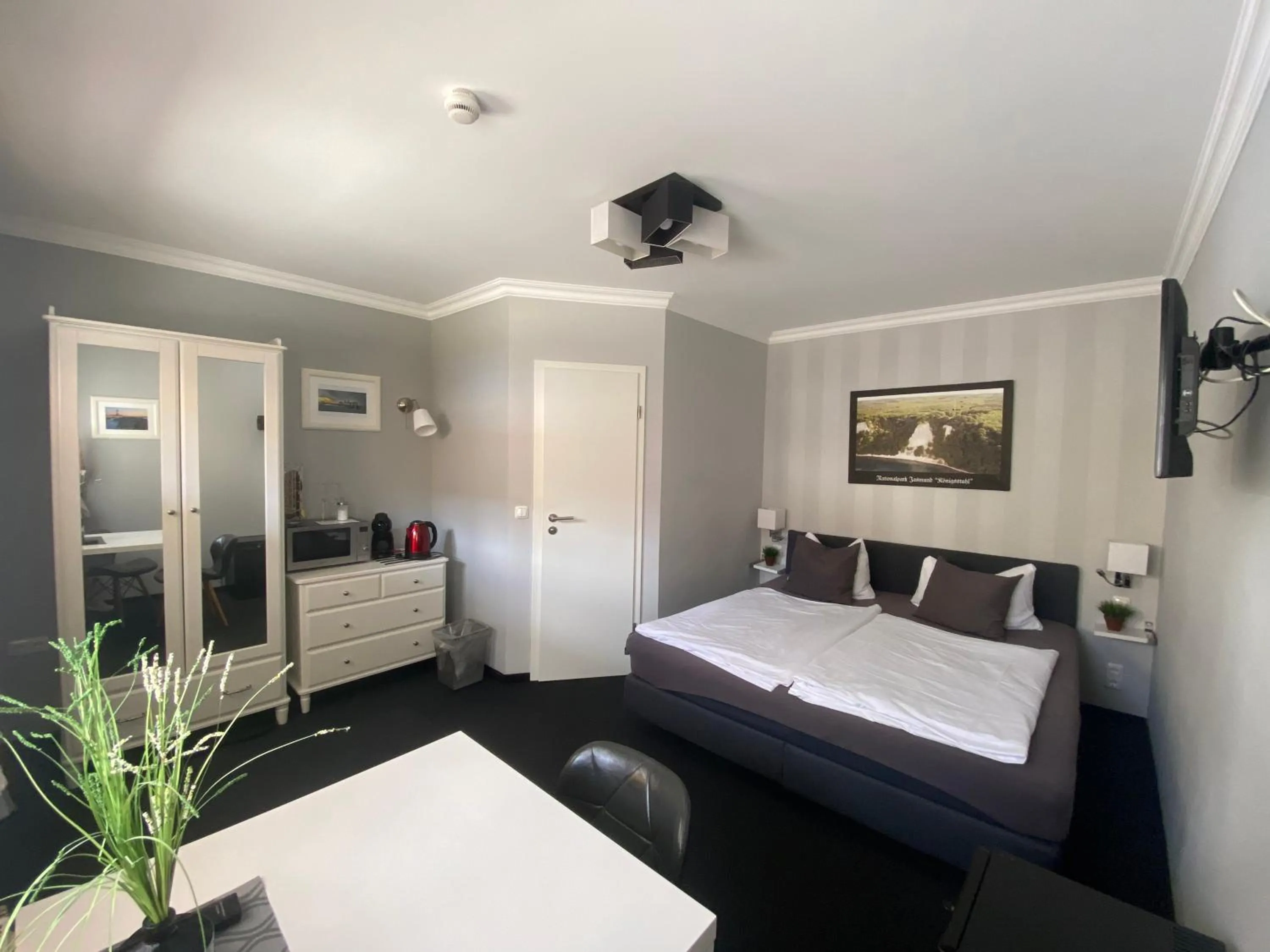 Photo of the whole room, Bed in Pension & Ferienwohnungen Schneidereit