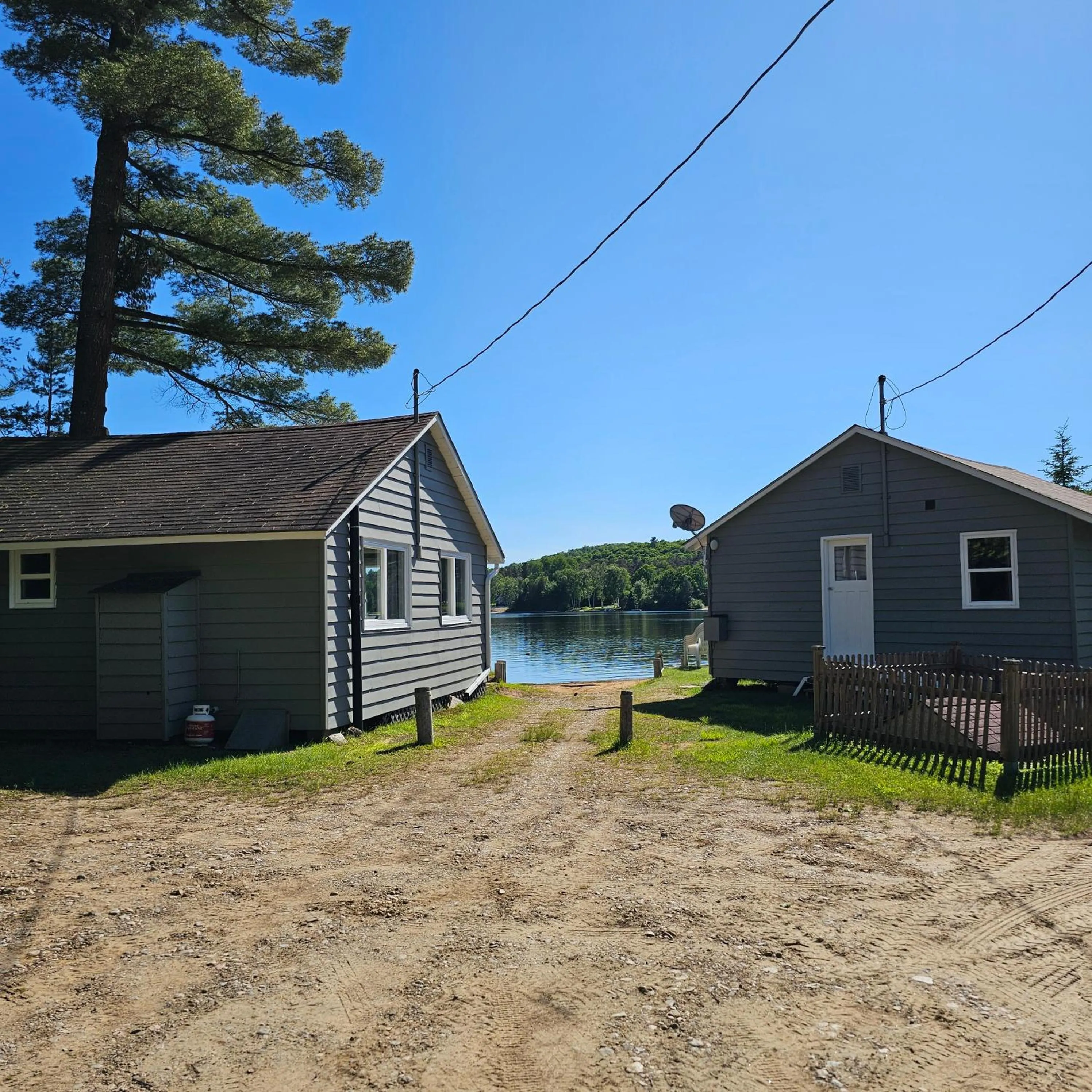 Property building in Parkway Cottage Resort and Trading Post