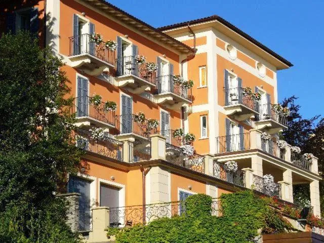 Property building in Hotel Residence La Luna Nel Porto