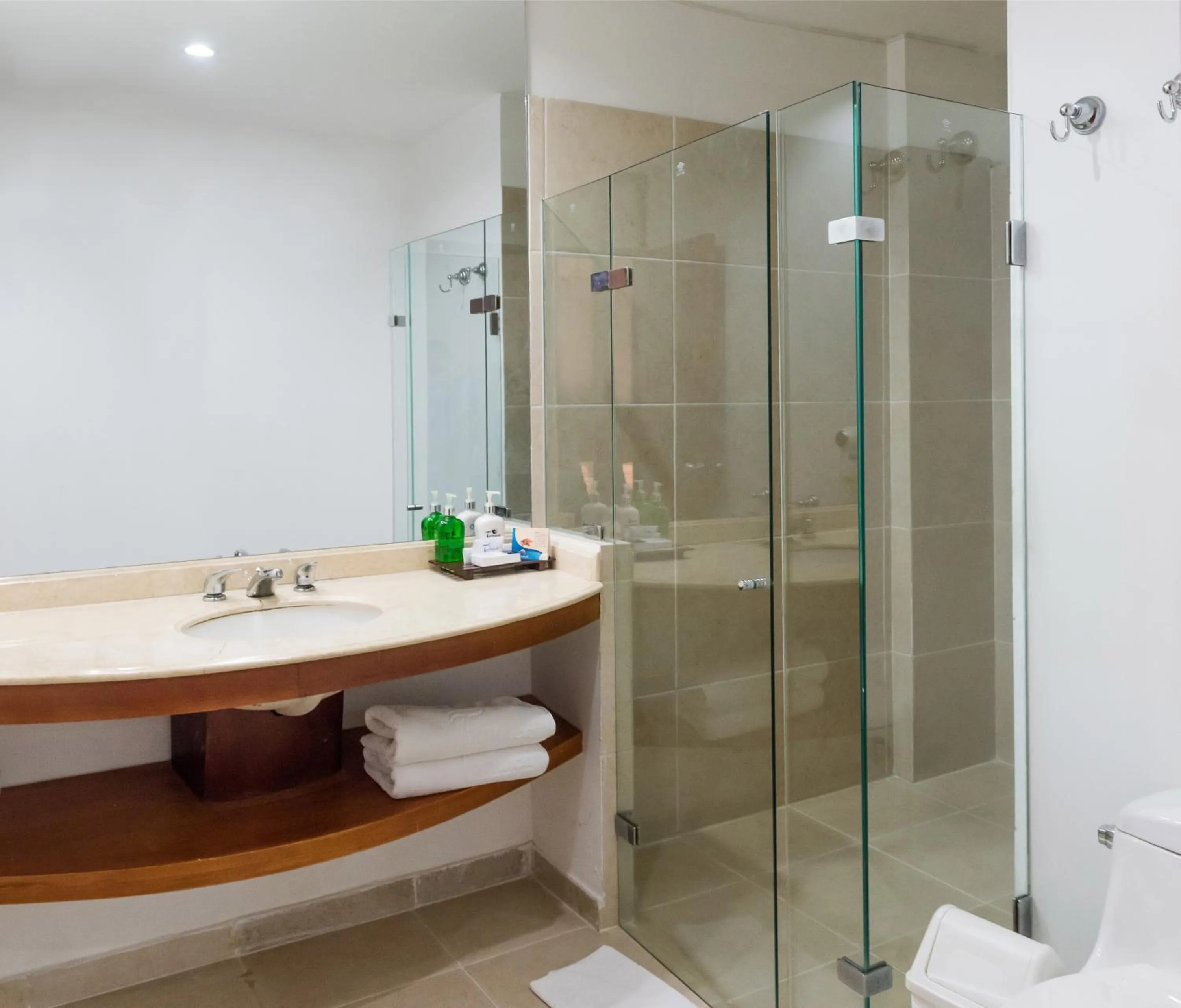 Bathroom in Blu Hotel by Tamaca