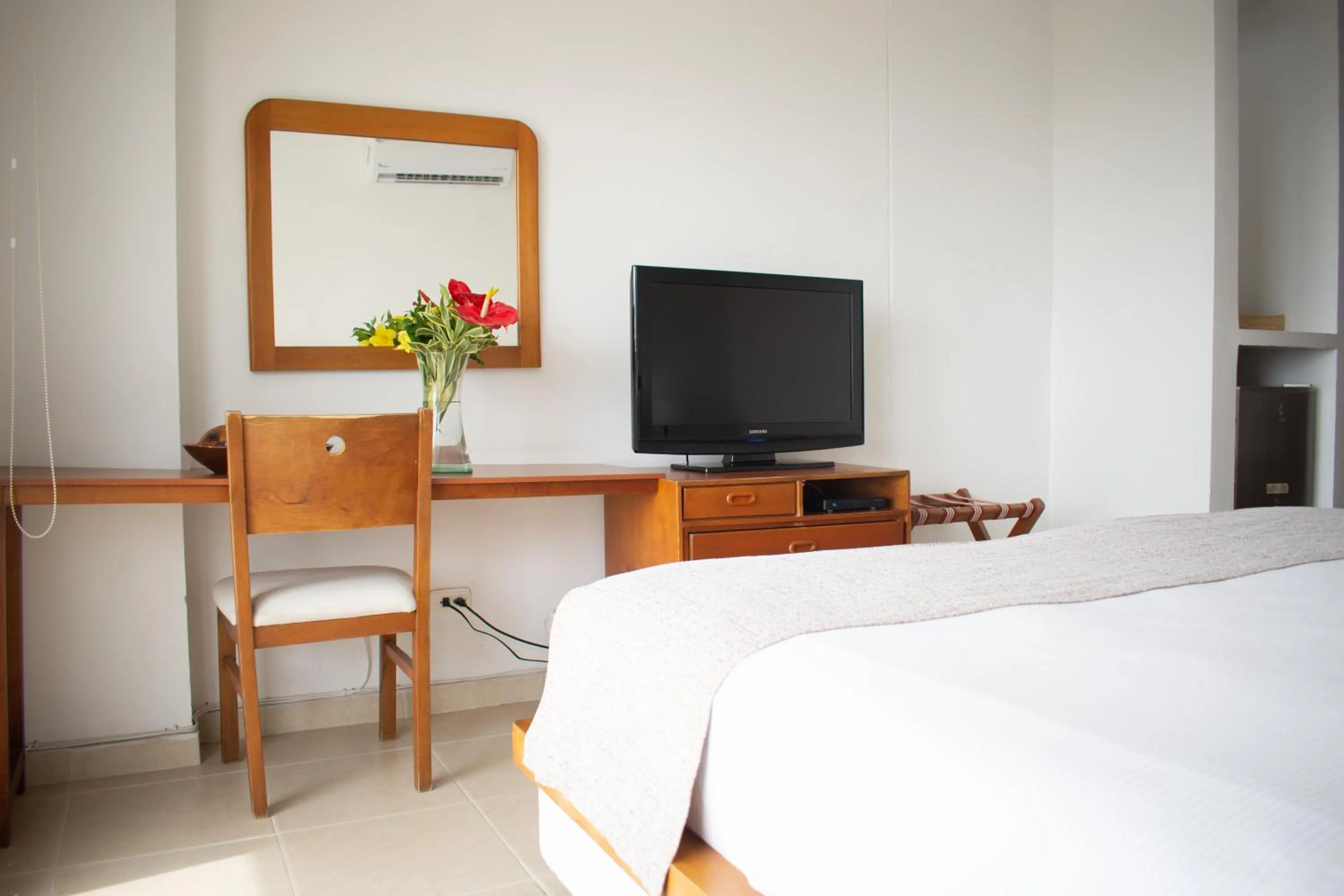 TV and multimedia, Bed in Blu Hotel by Tamaca