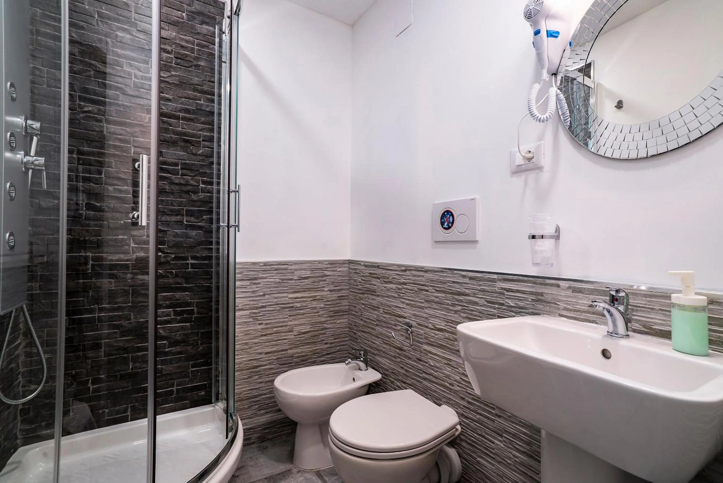 Shower in B&B La Cittadella