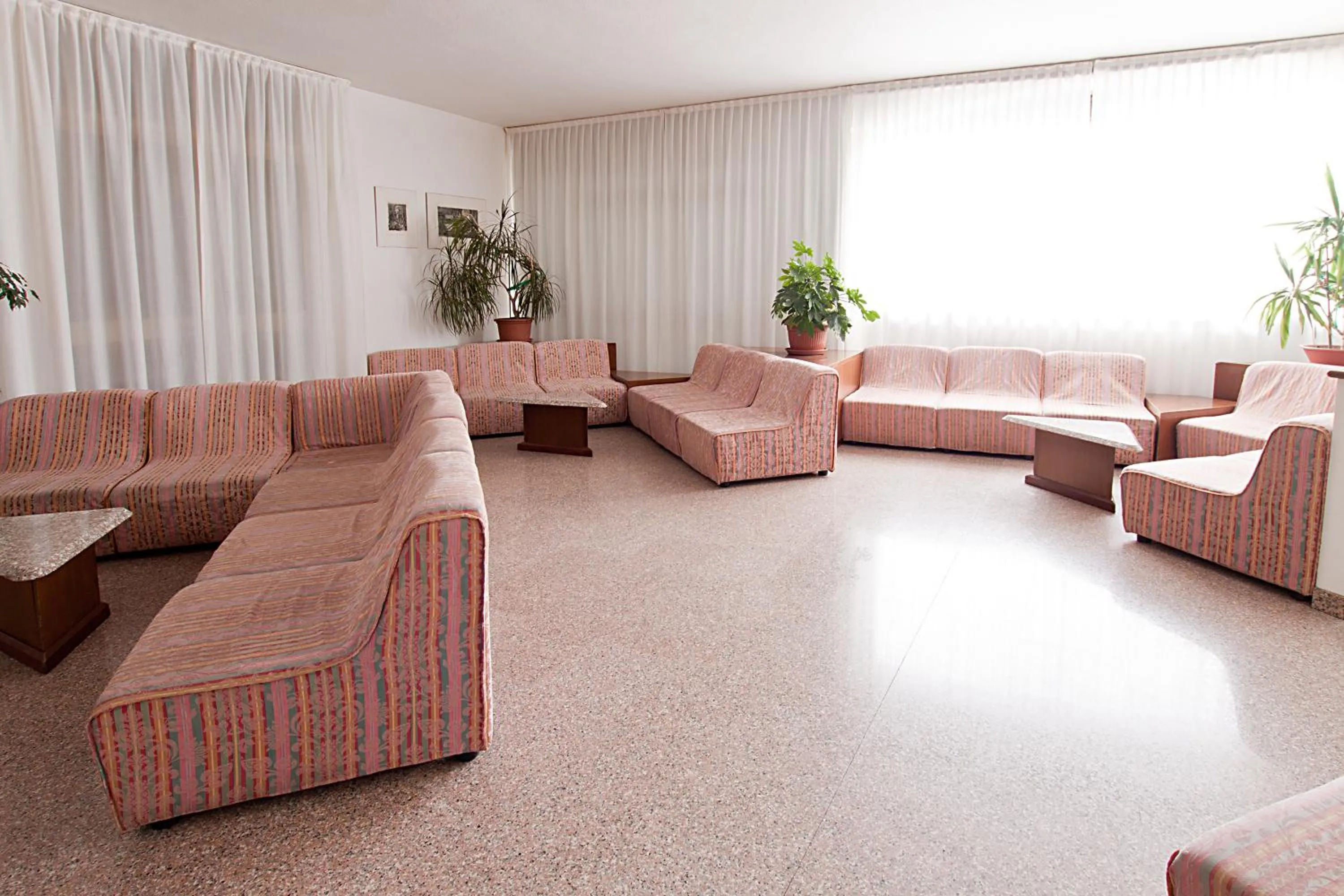 Communal lounge/ TV room in Albergo Milano