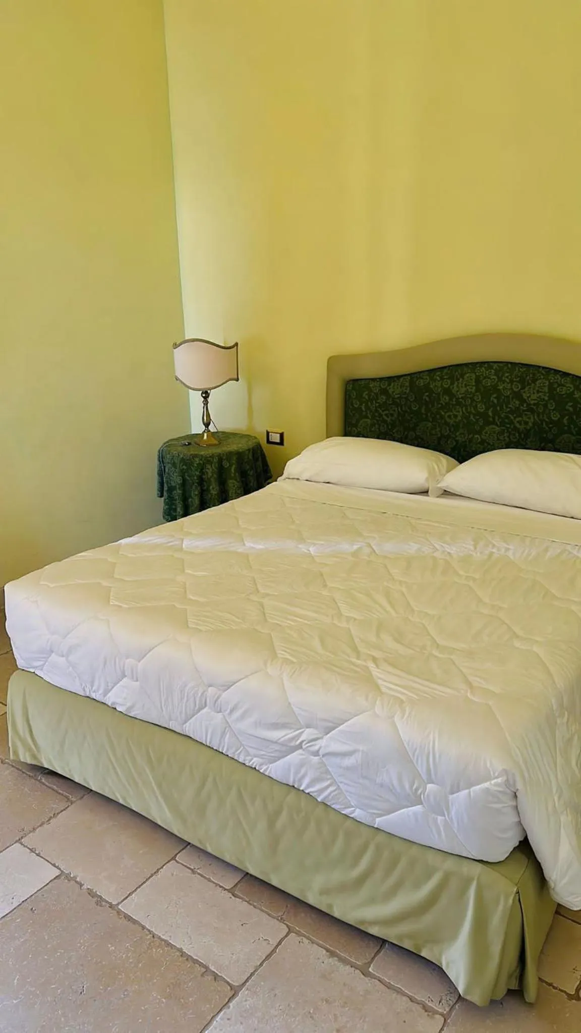 Bed in Hotel Saraceno Al Faro