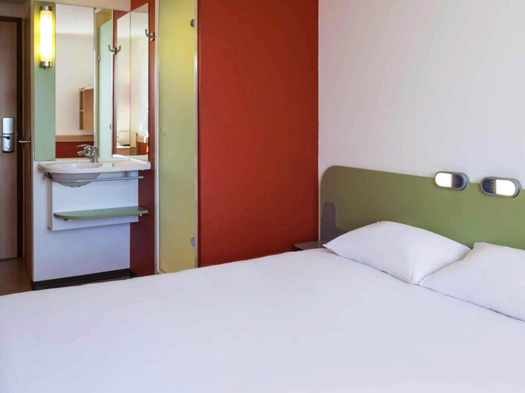 Bedroom, Bed in Ibis Budget Lyon Centre - Gare Part Dieu