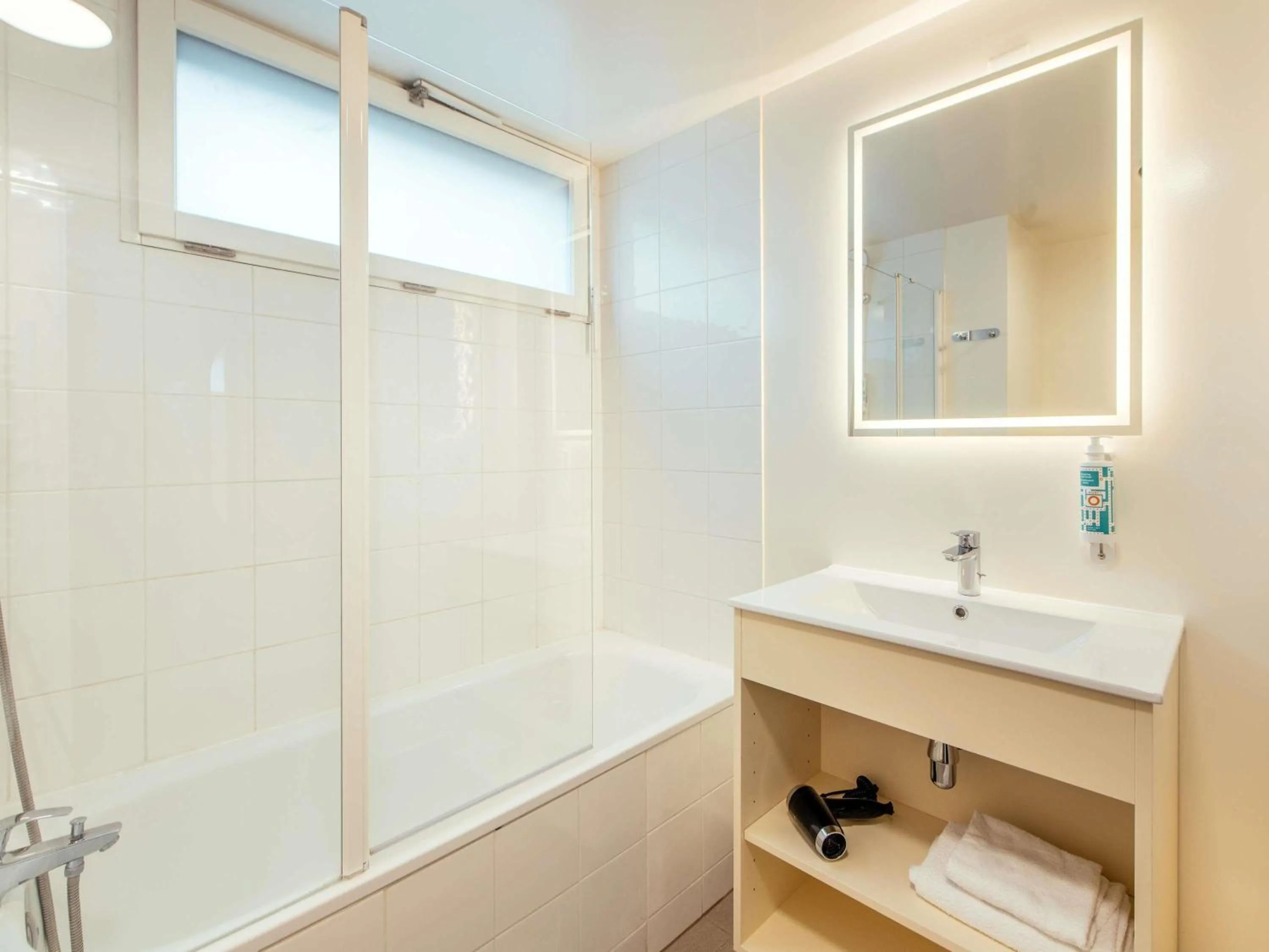 Bedroom in Aparthotel Adagio Access Paris Asnières