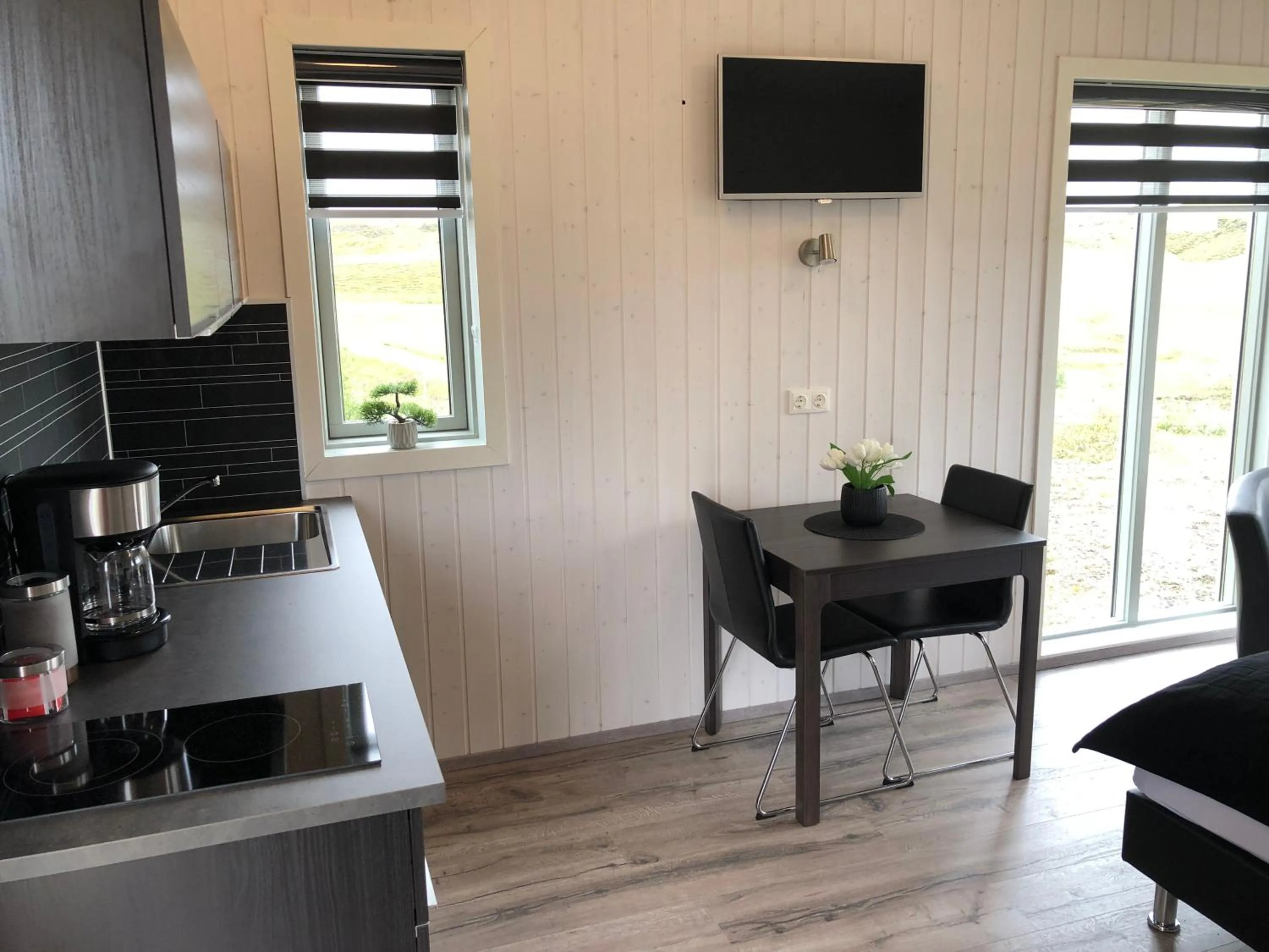 TV and multimedia in Afternoon Cottages