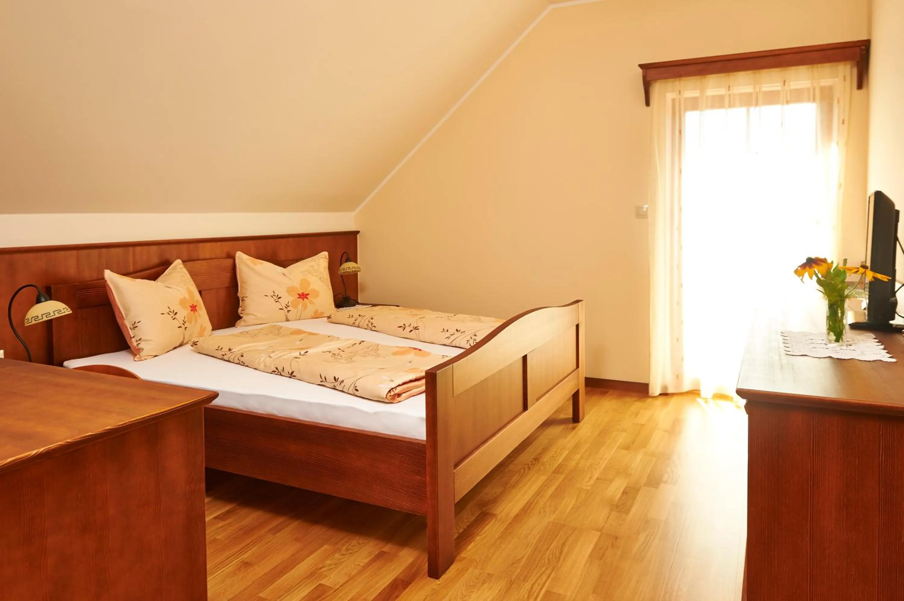Bedroom, Bed in Tourism Tompa