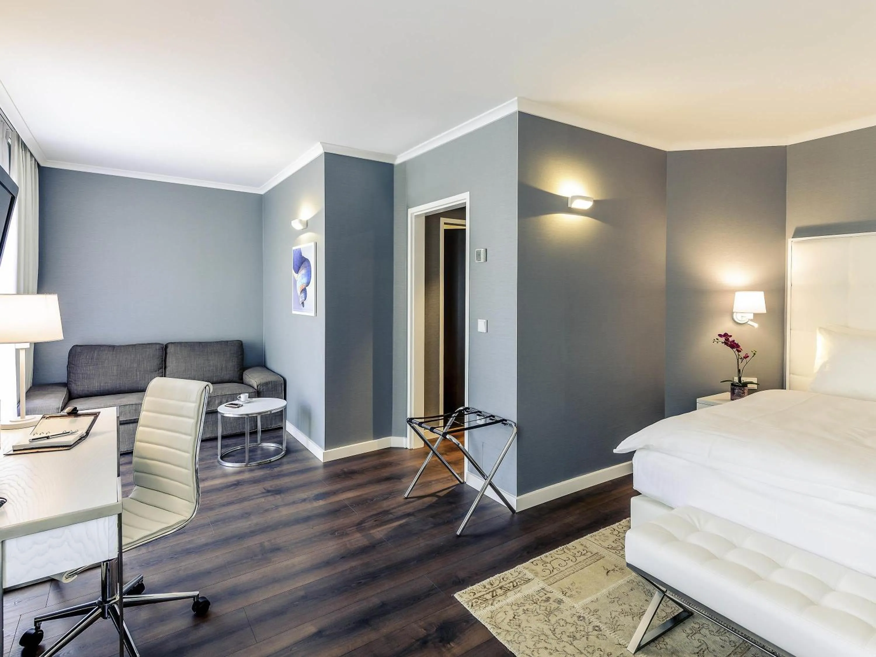 Property building, Bed in Mercure Hotel Raphael Wien