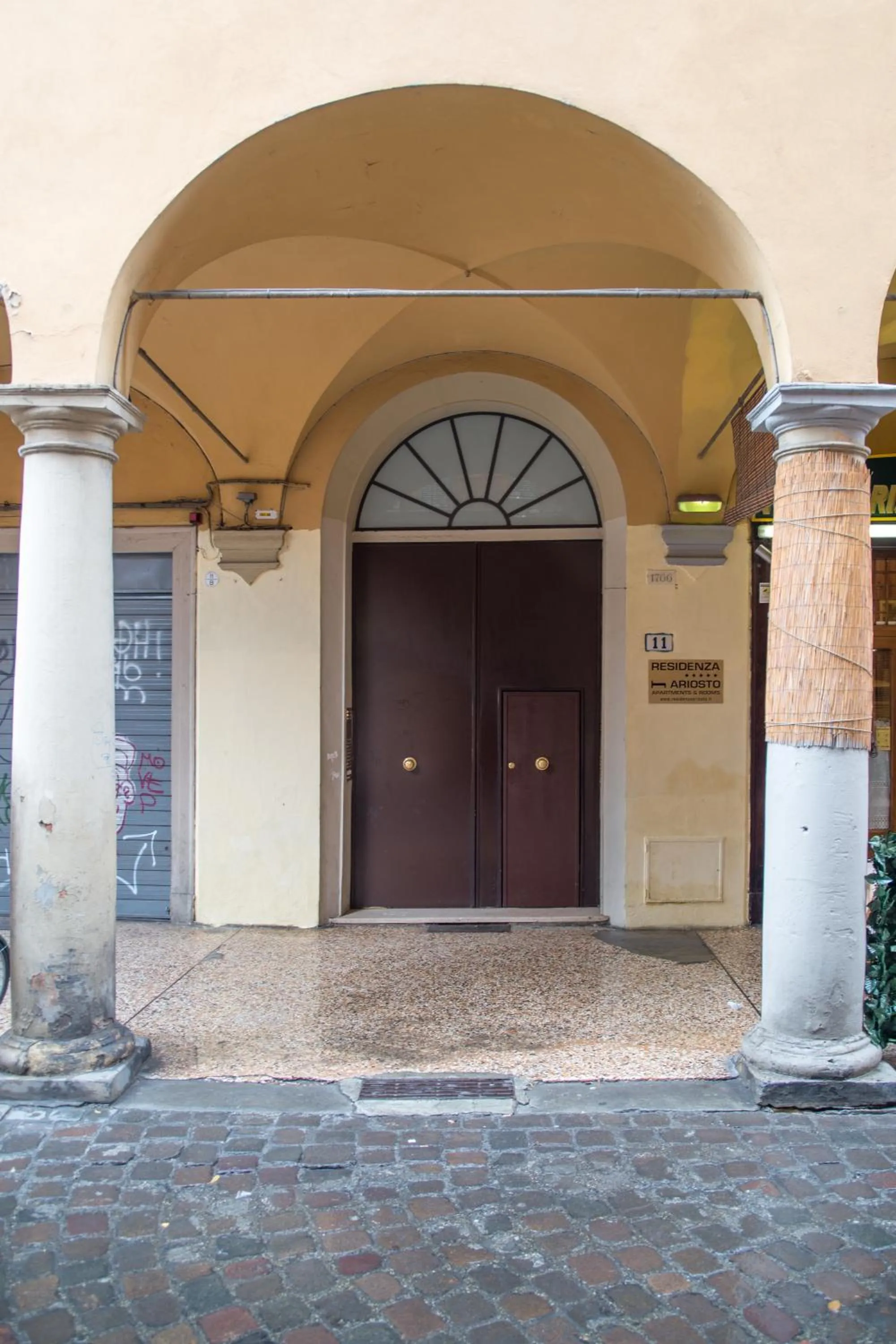 Facade/entrance in Residenza Ariosto by Studio Vita