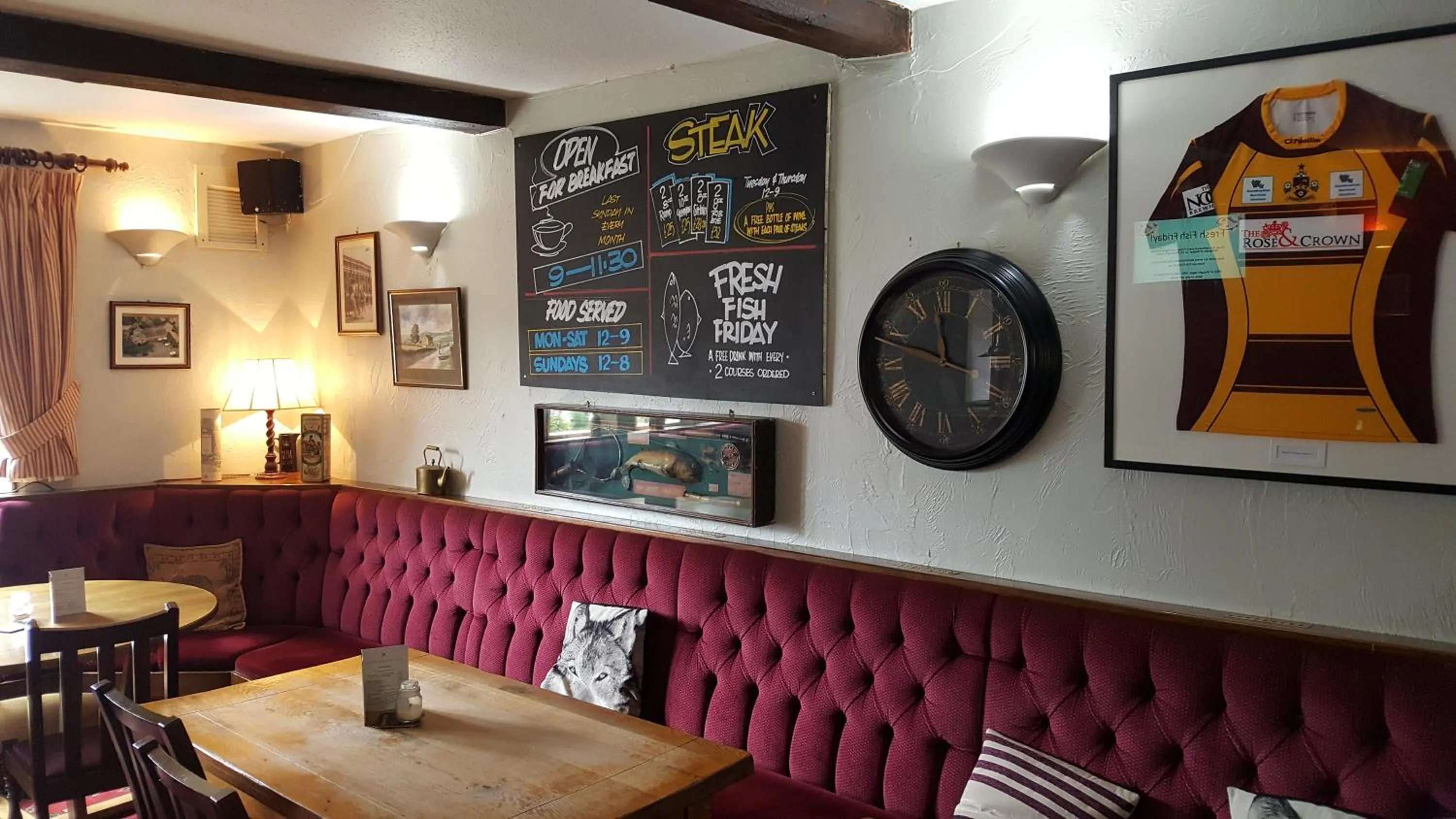 Lunch in The Rose and Crown