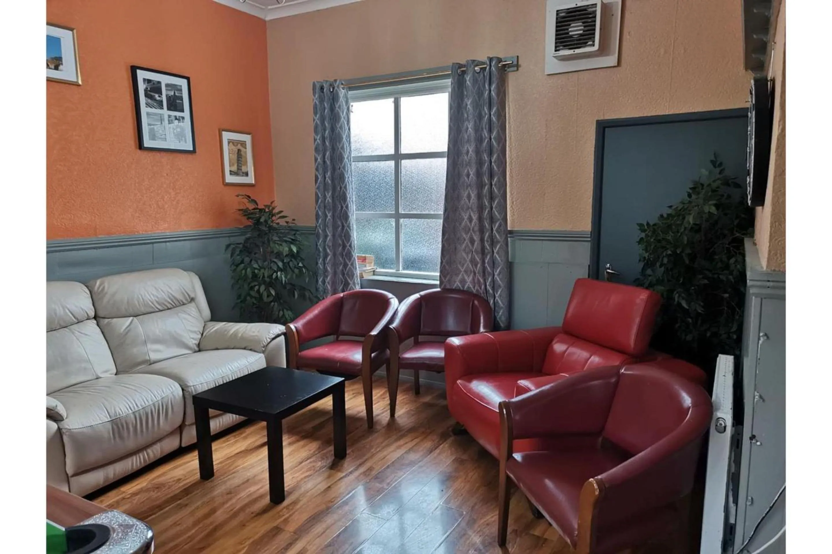 Lobby or reception in Swan Inn, Heathrow Airport