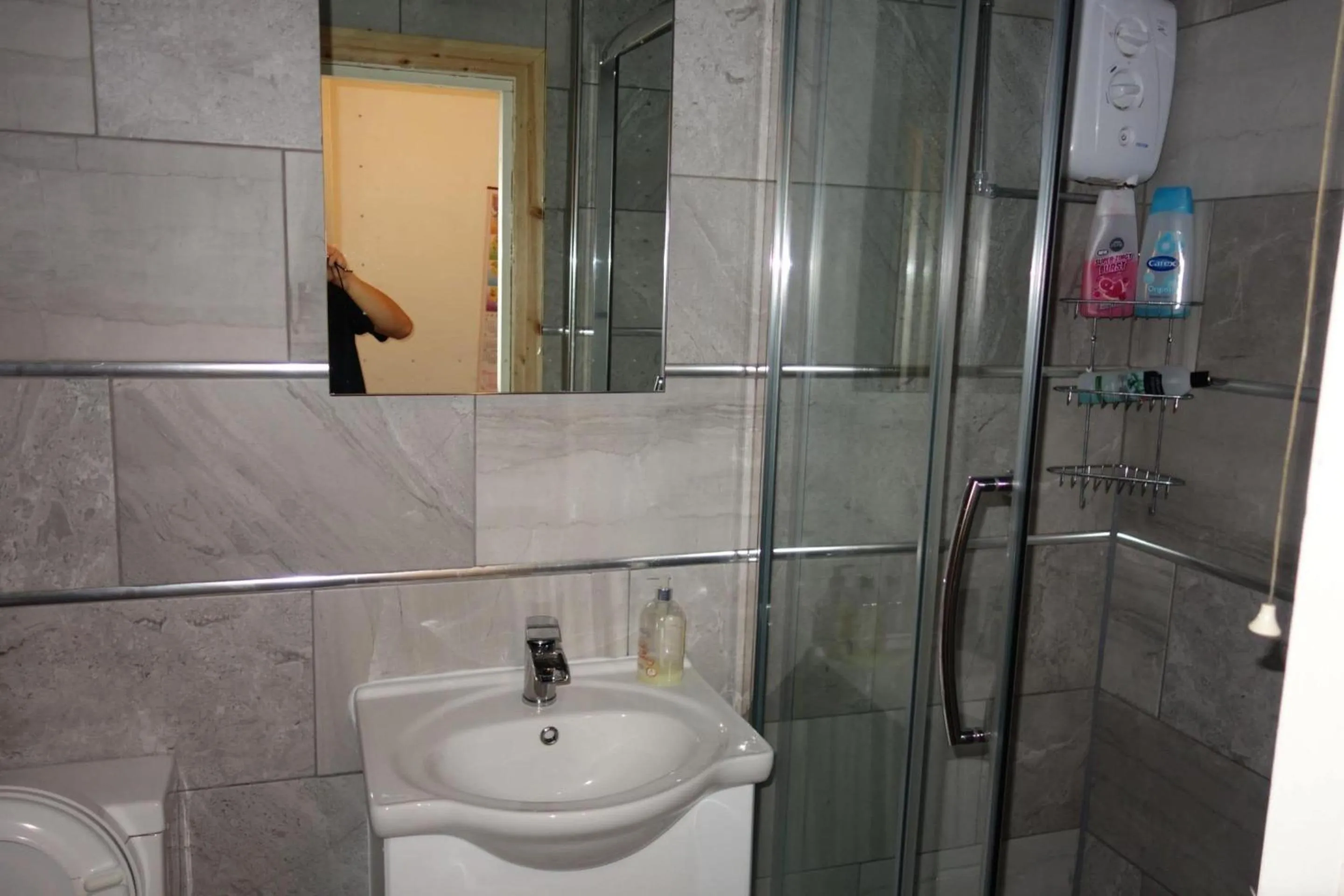 Bathroom in Swan Inn, Heathrow Airport