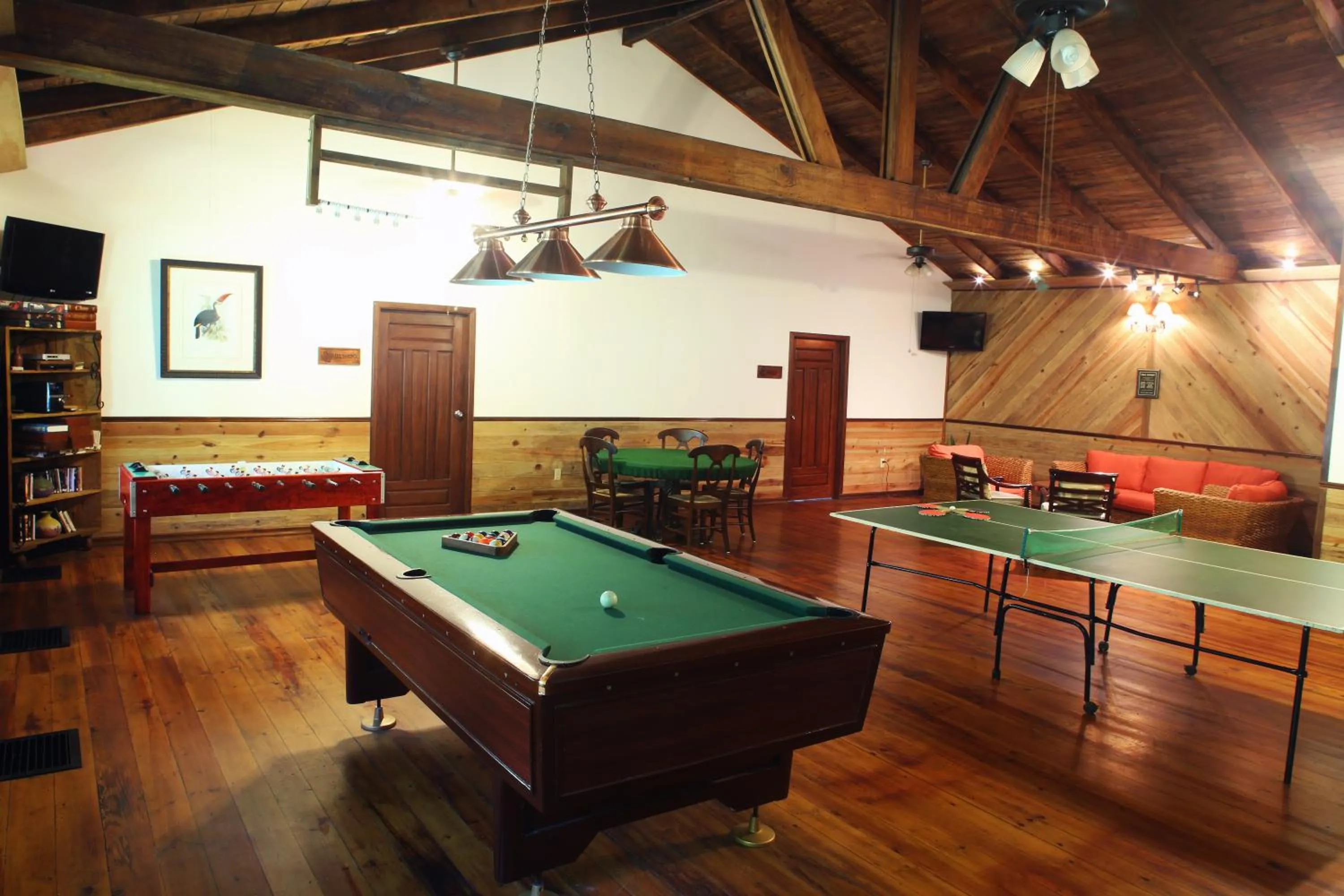 Communal lounge/ TV room in The Lodge at Pico Bonito