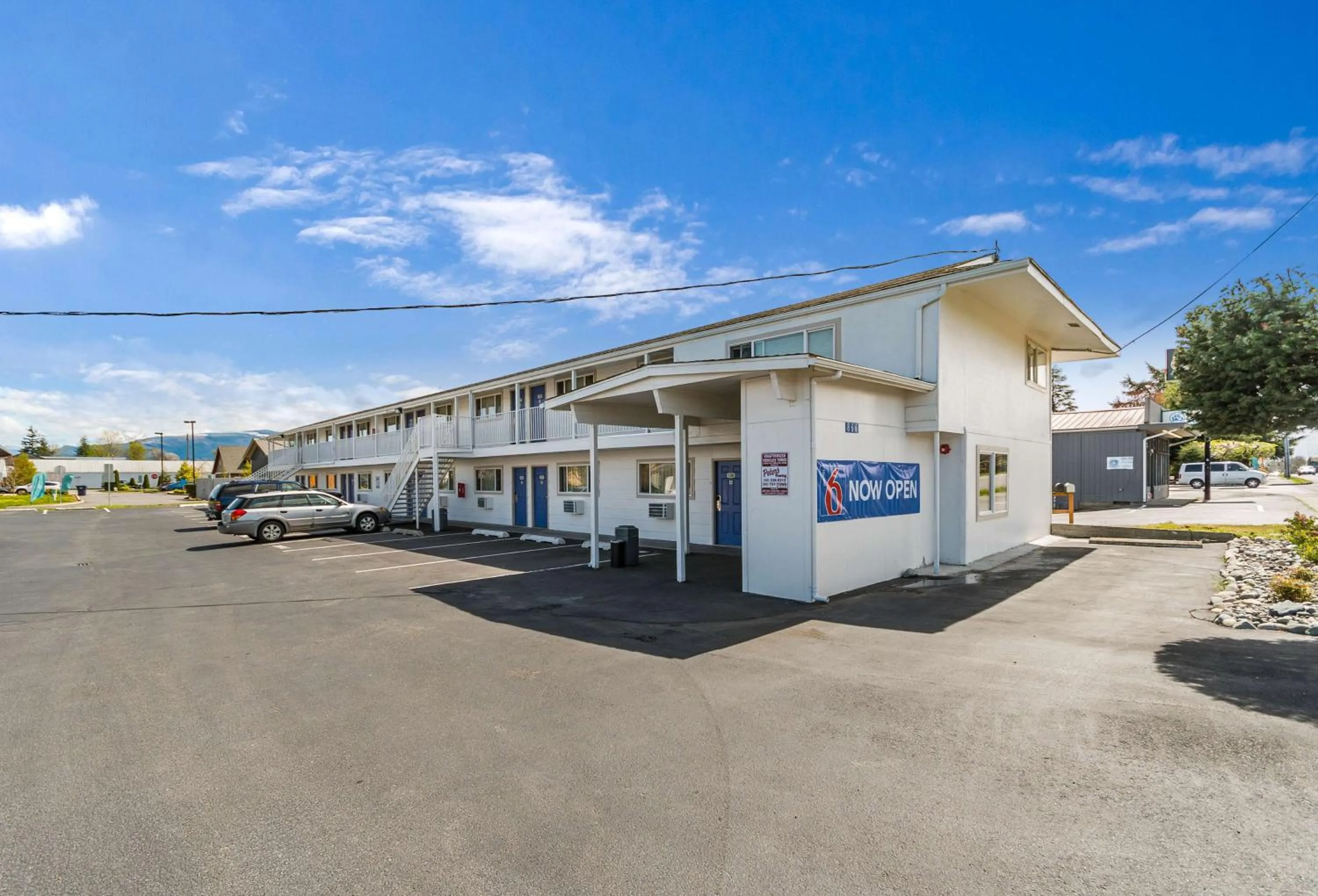 Property building in Motel 6-Burlington, WA