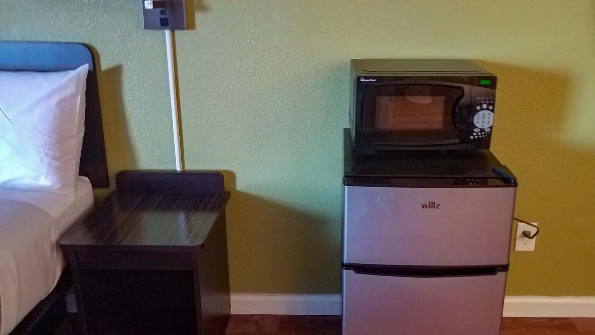 Bedroom, Bed in Motel 6-Burlington, WA