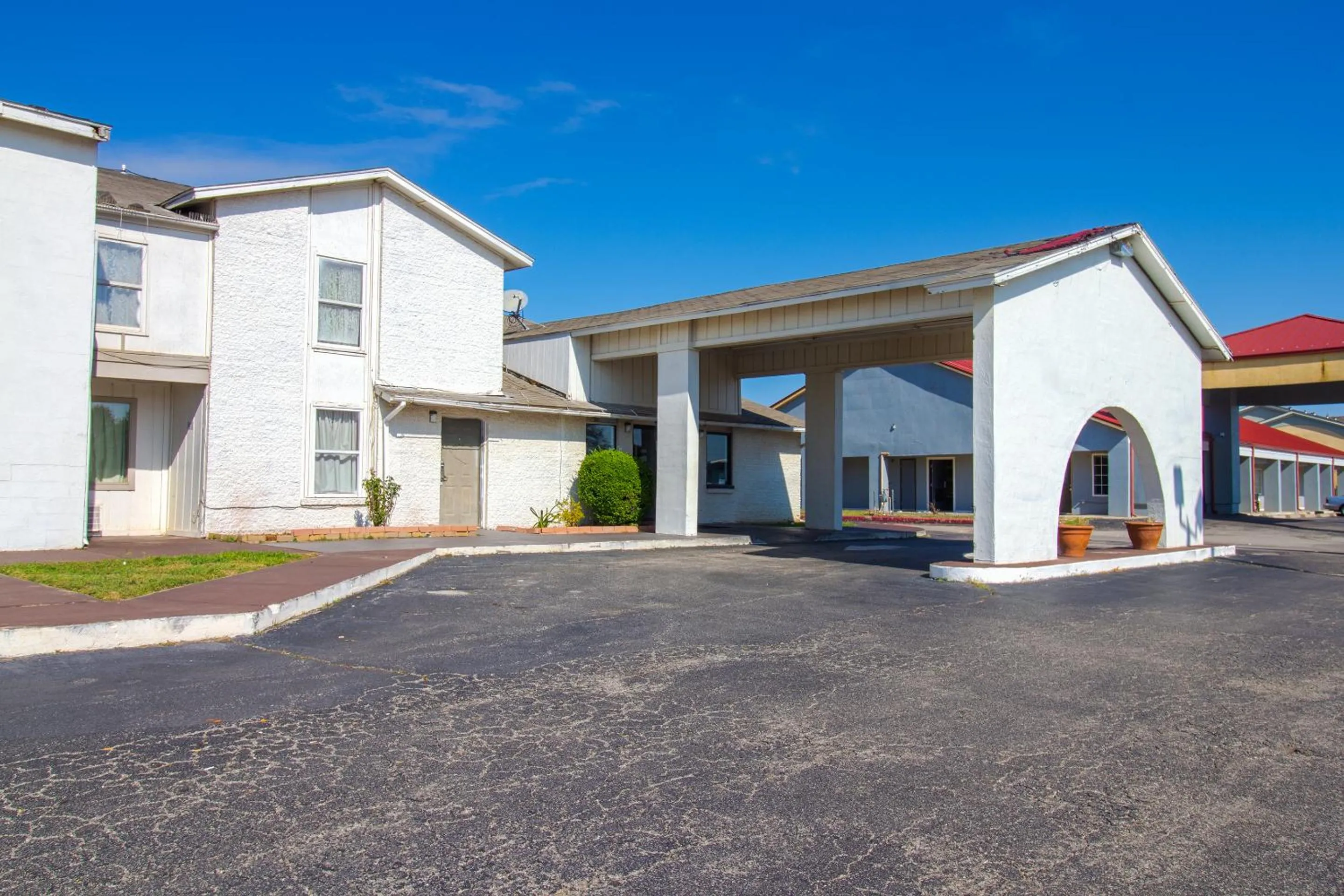 Studio Inn Extended Stay Oklahoma City Airport by OYO