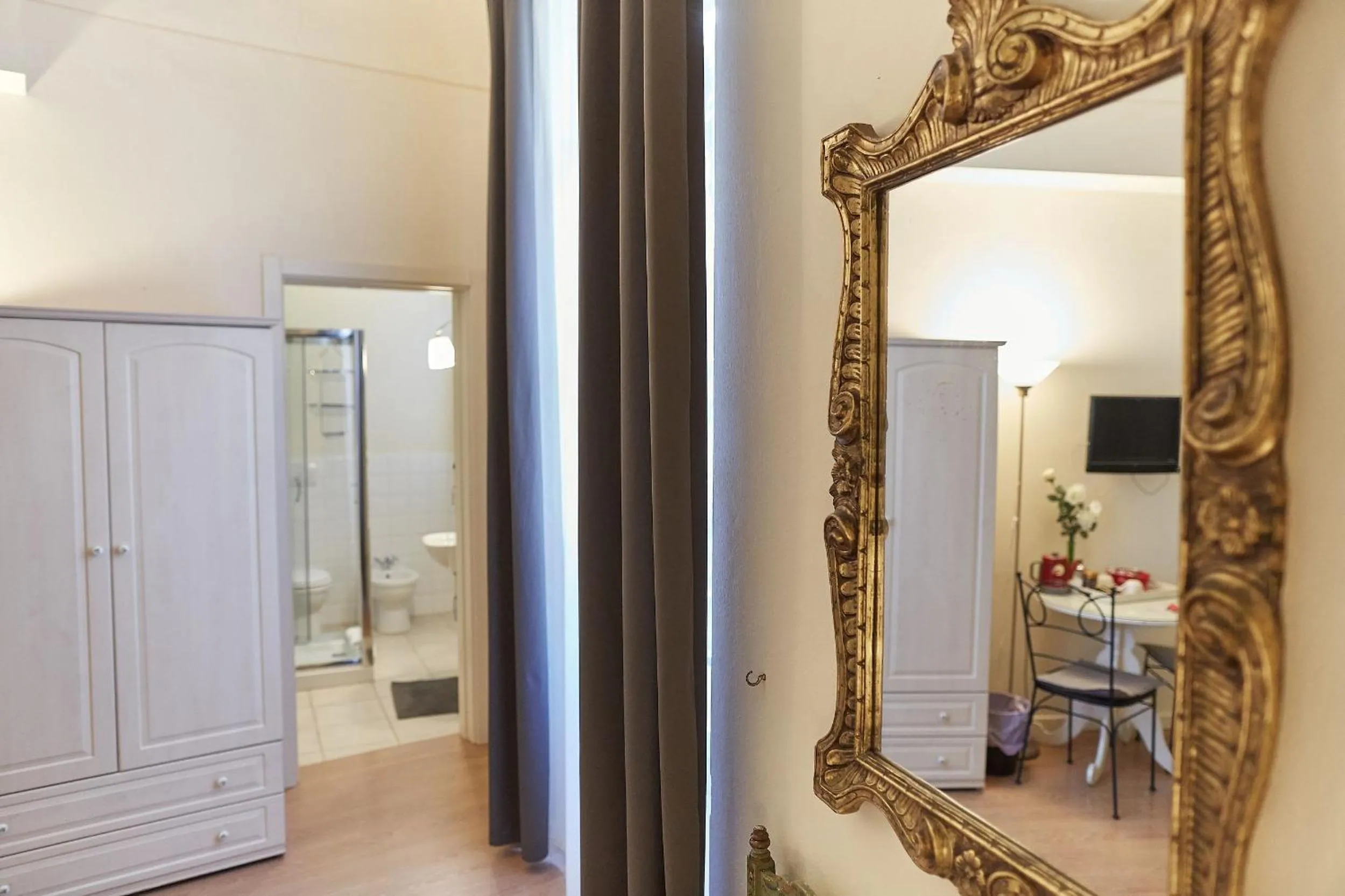 Photo of the whole room in B&B Di Piazza Del Duomo