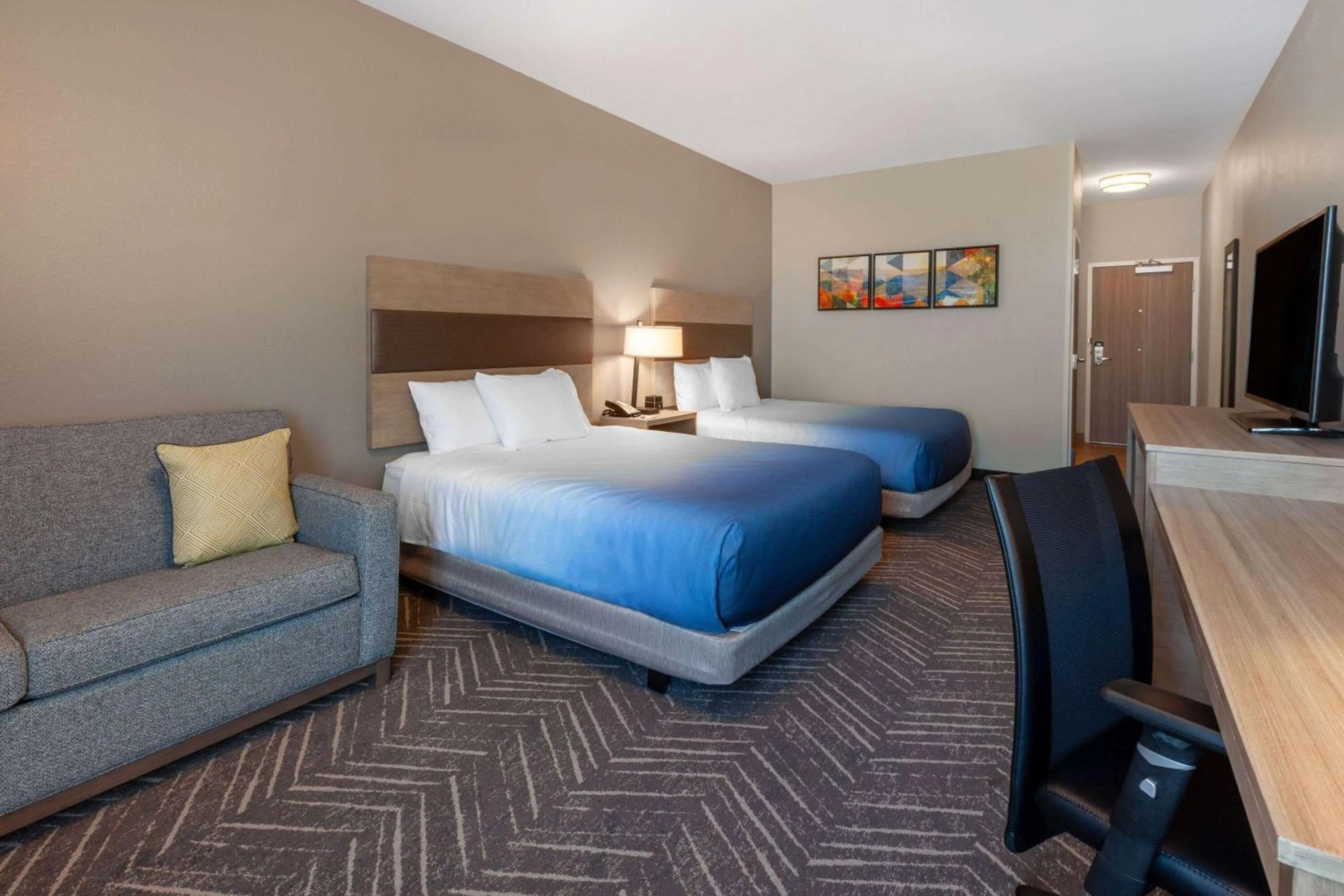 Photo of the whole room, Bed in La Quinta Inn & Suites by Wyndham Middletown-Goshen