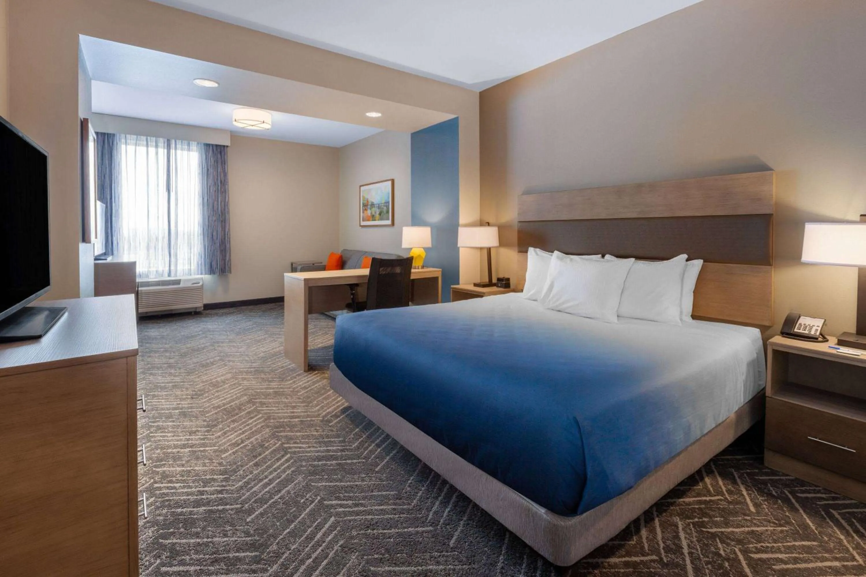 Photo of the whole room, Bed in La Quinta Inn & Suites by Wyndham Middletown-Goshen