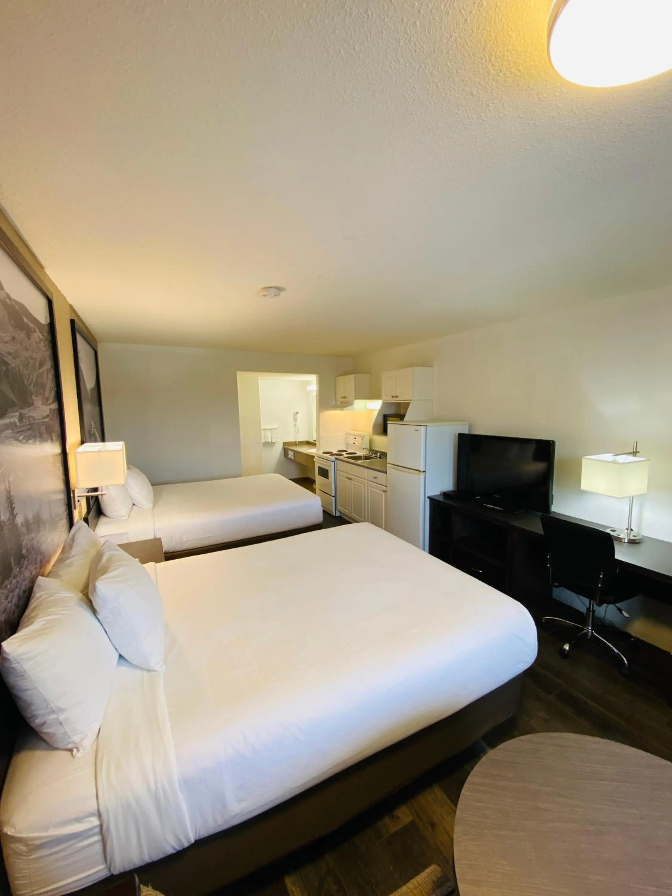 Bed in Super 8 by Wyndham 100 Mile House