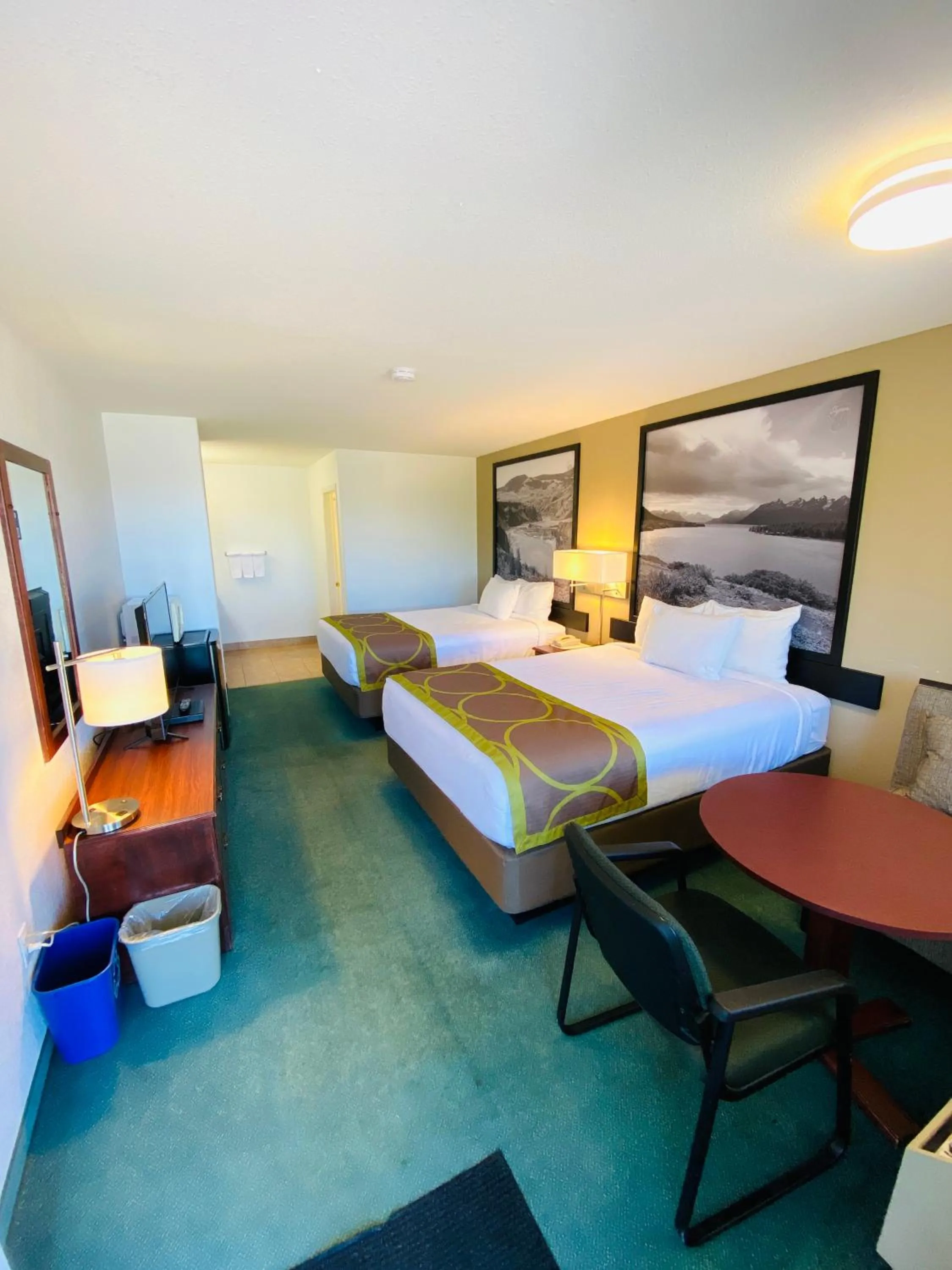 Bed in Super 8 by Wyndham 100 Mile House