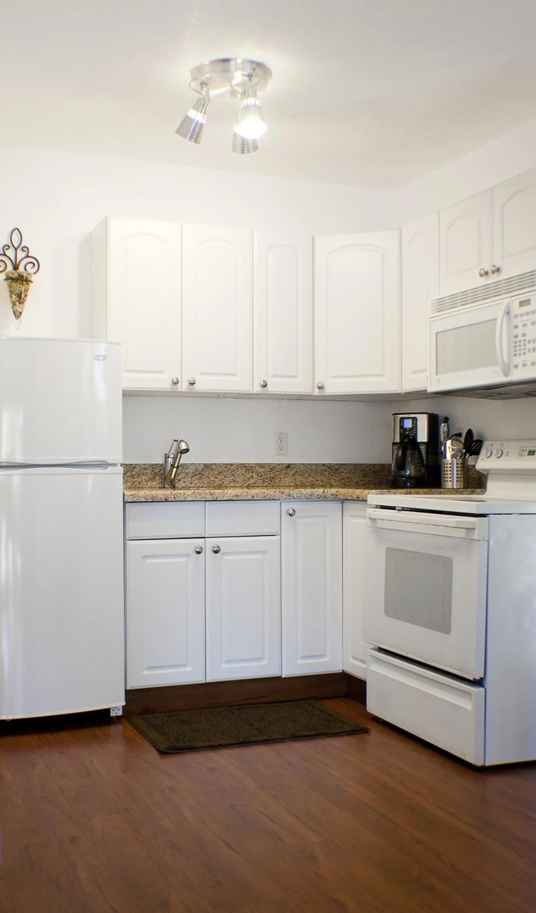 Kitchen or kitchenette in The Cabanas Guesthouse & Spa - Gay Resort catering to Gay Men