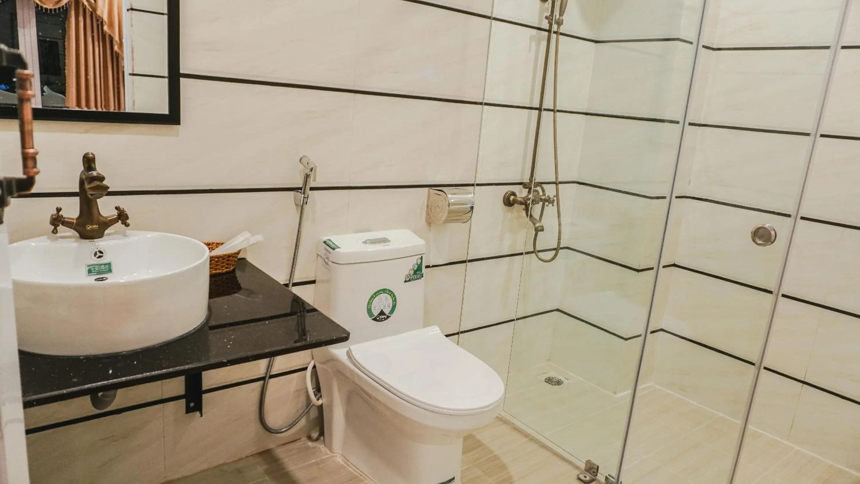 Toilet in Window 1 Hotel