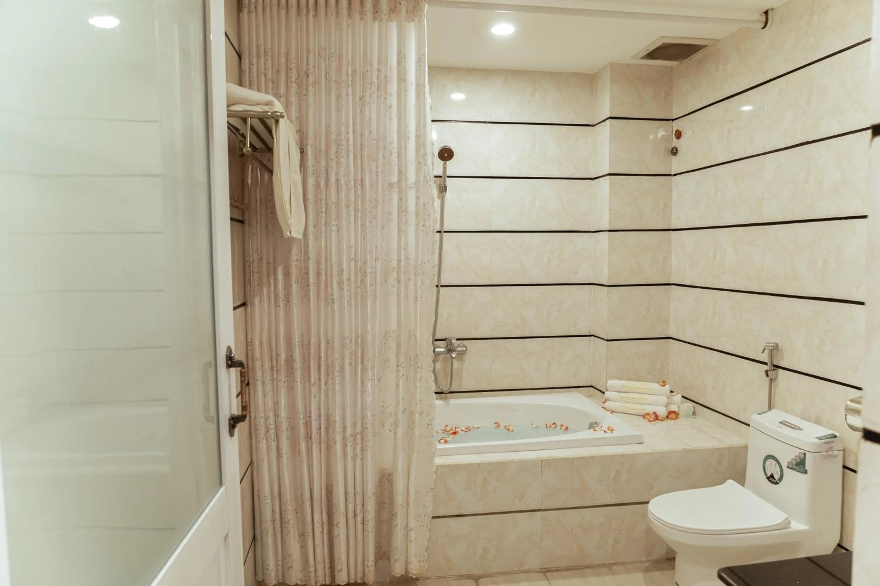 Toilet in Window 1 Hotel