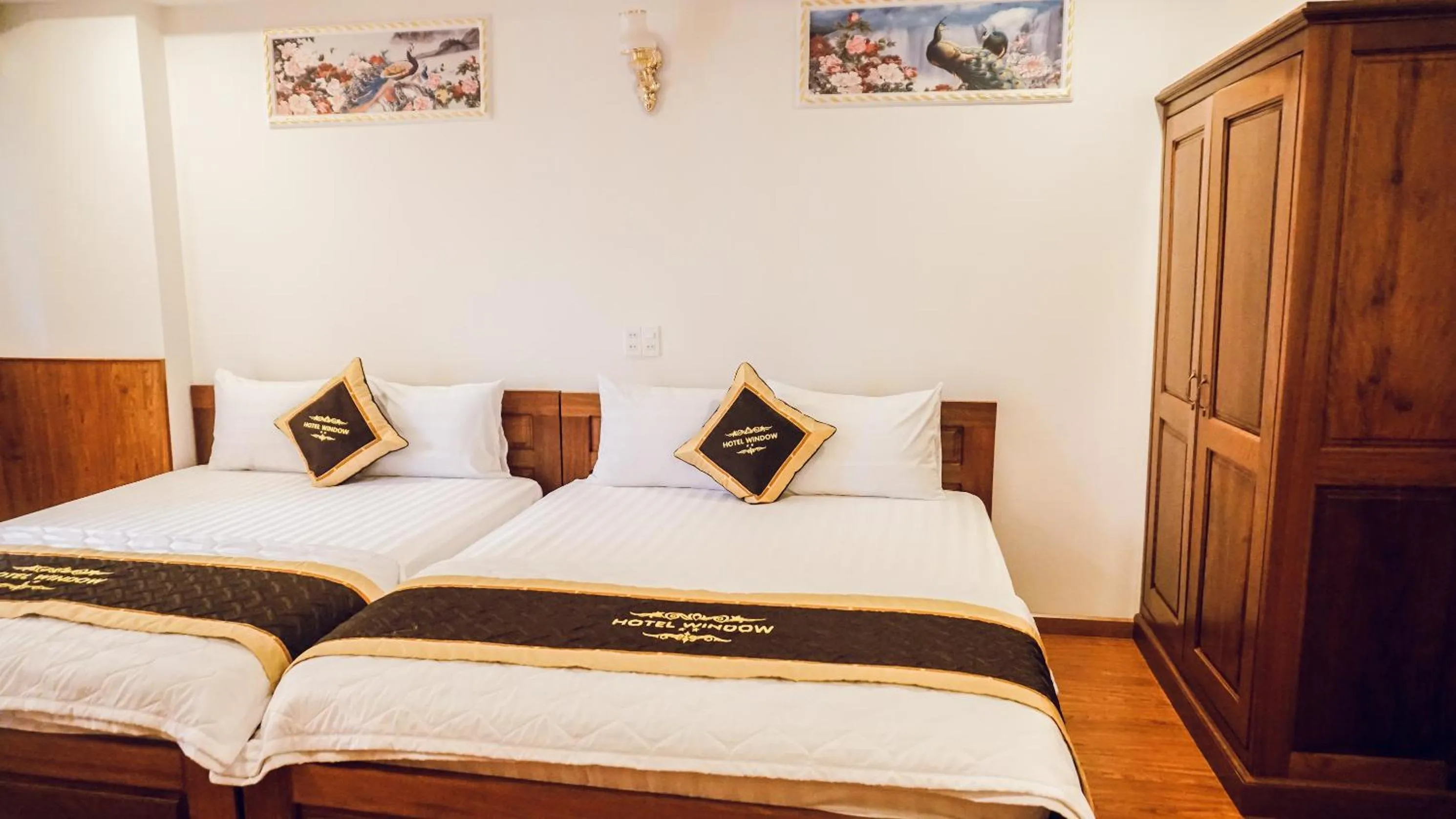 Bed in Window 1 Hotel