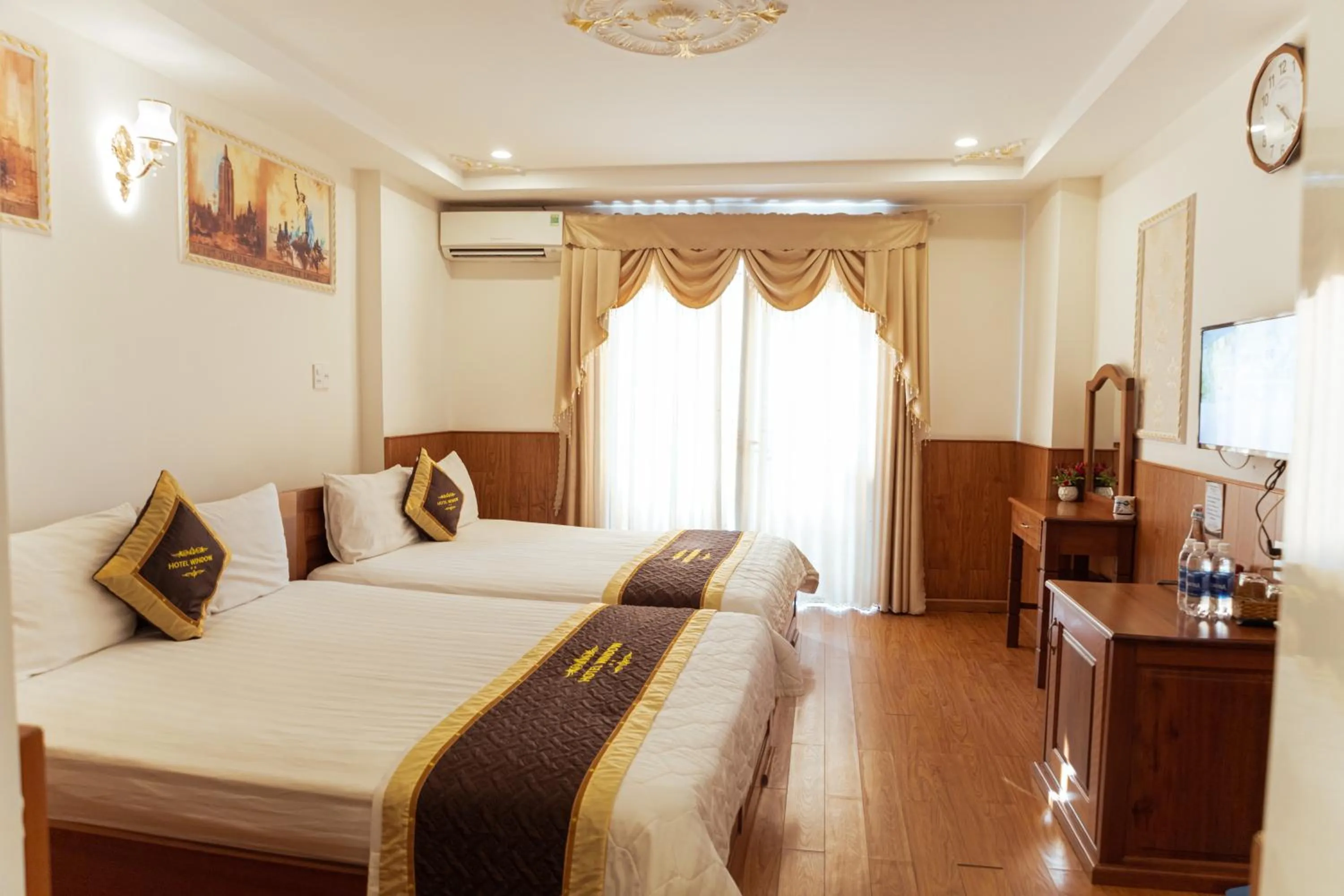 Bedroom, Bed in Window 1 Hotel