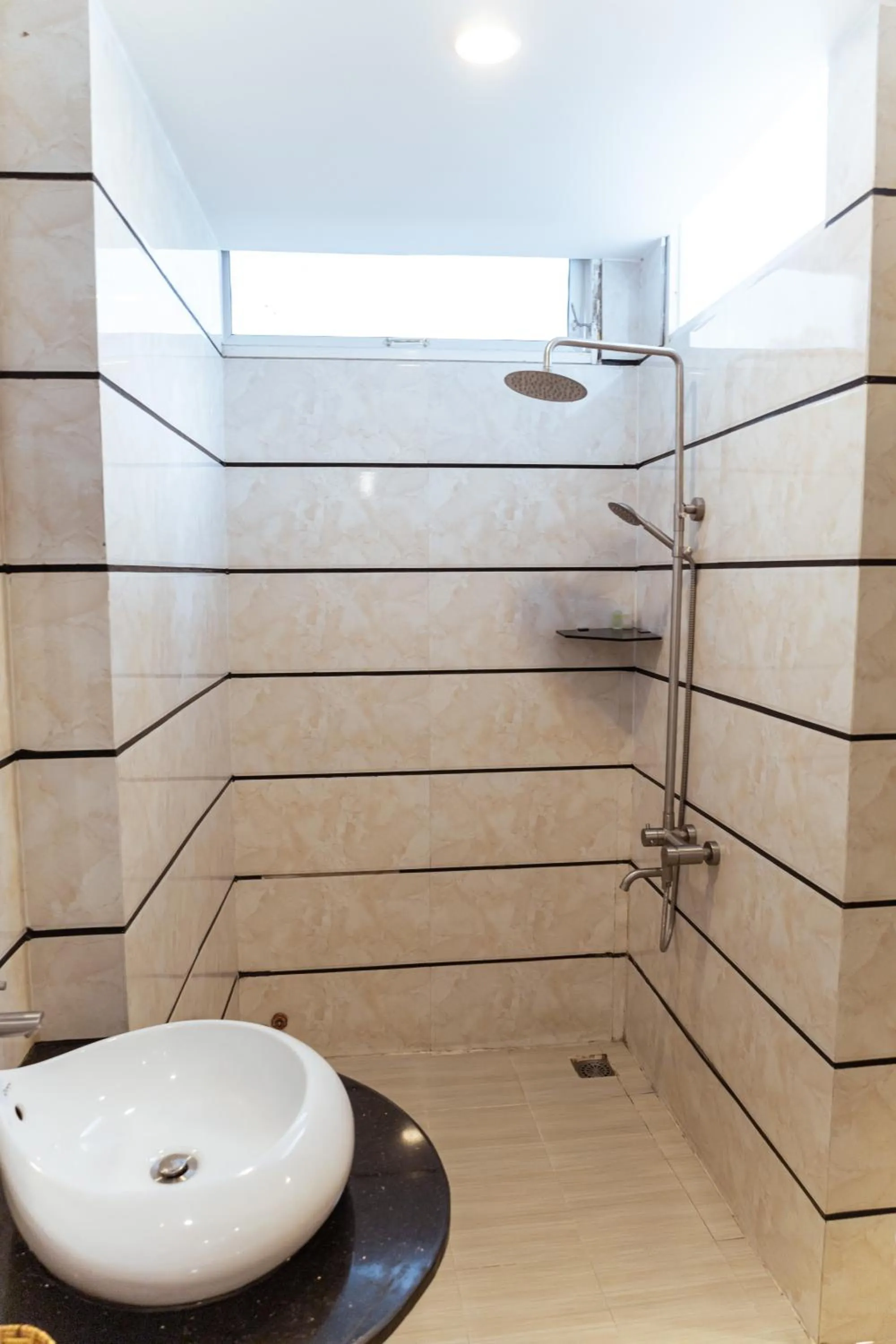 Shower in Window 1 Hotel