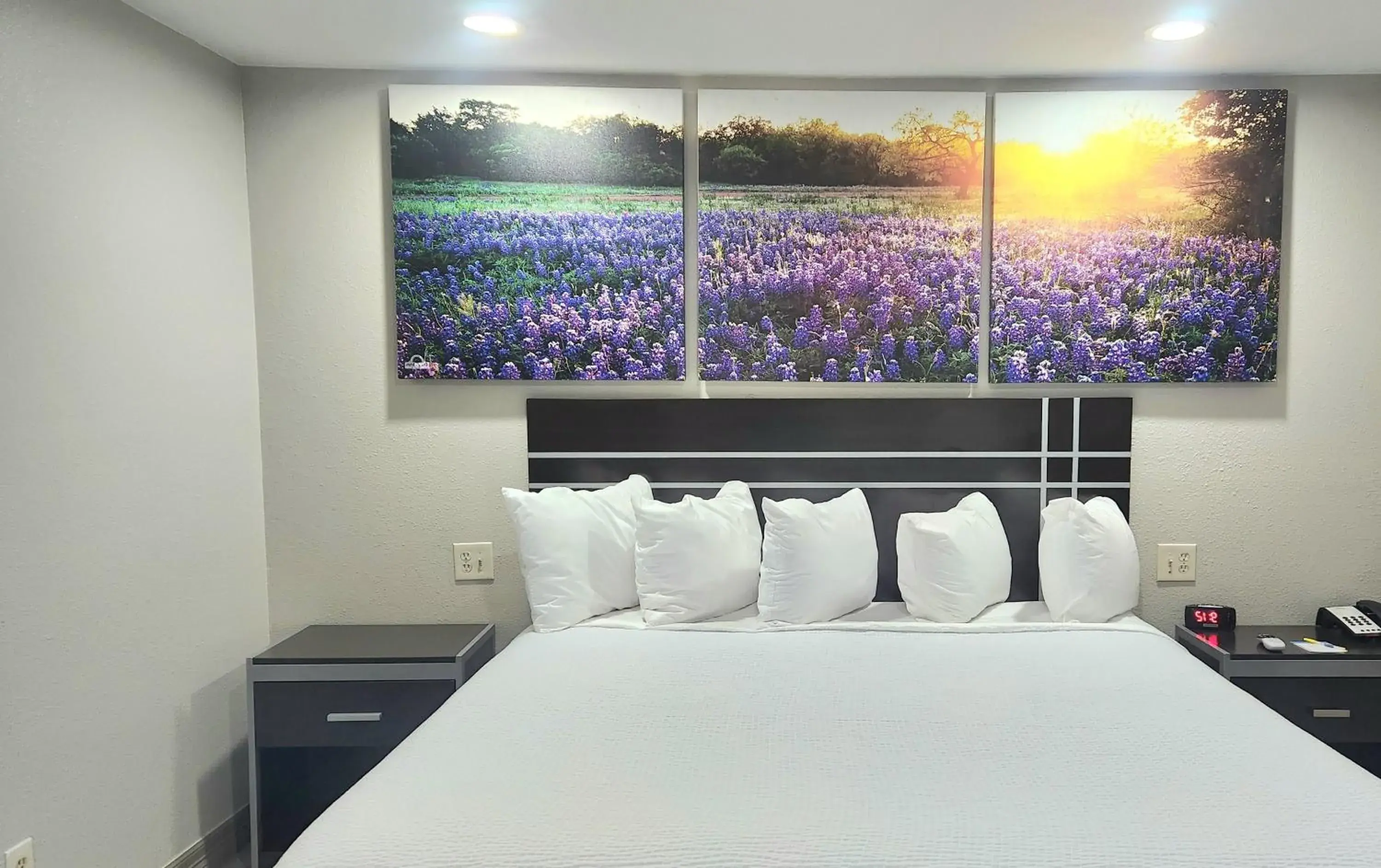 King Room - Accessible/Non-Smoking in Days Inn by Wyndham Baytown TX King Room - Accessible/Non-Smoking in Days Inn by Wyndham Baytown TX