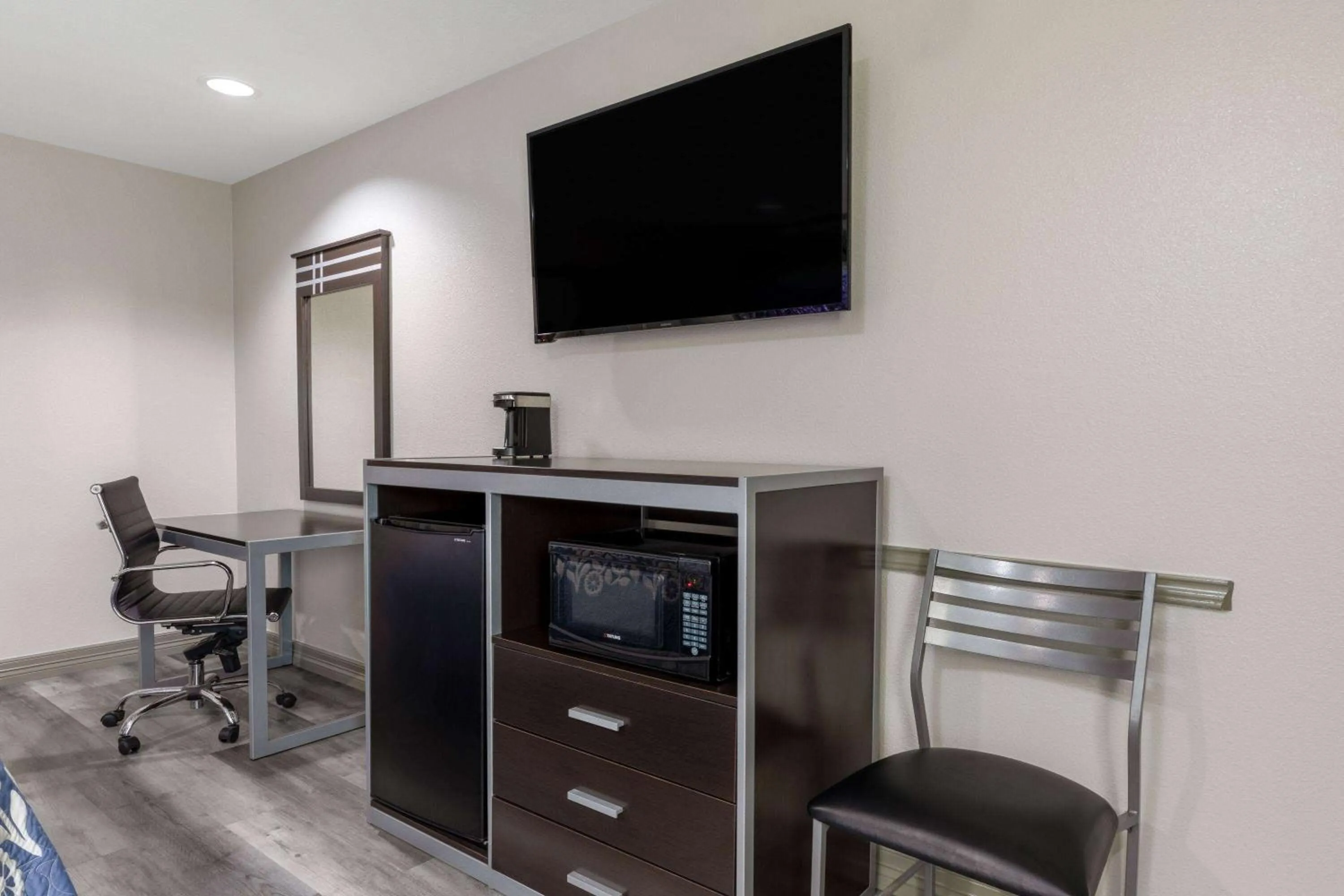 Photo of the whole room in Days Inn by Wyndham Baytown TX