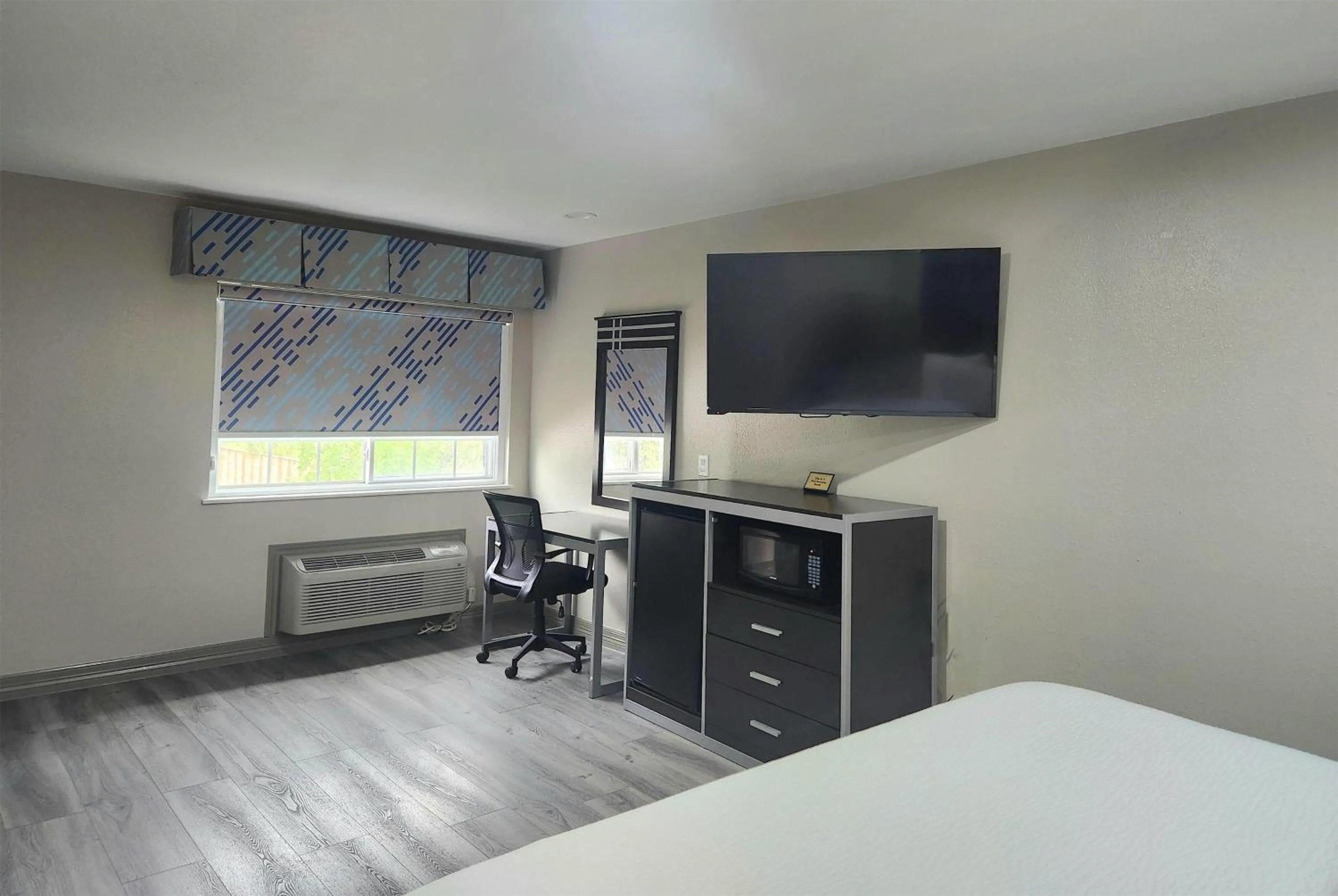 Photo of the whole room in Days Inn by Wyndham Baytown TX