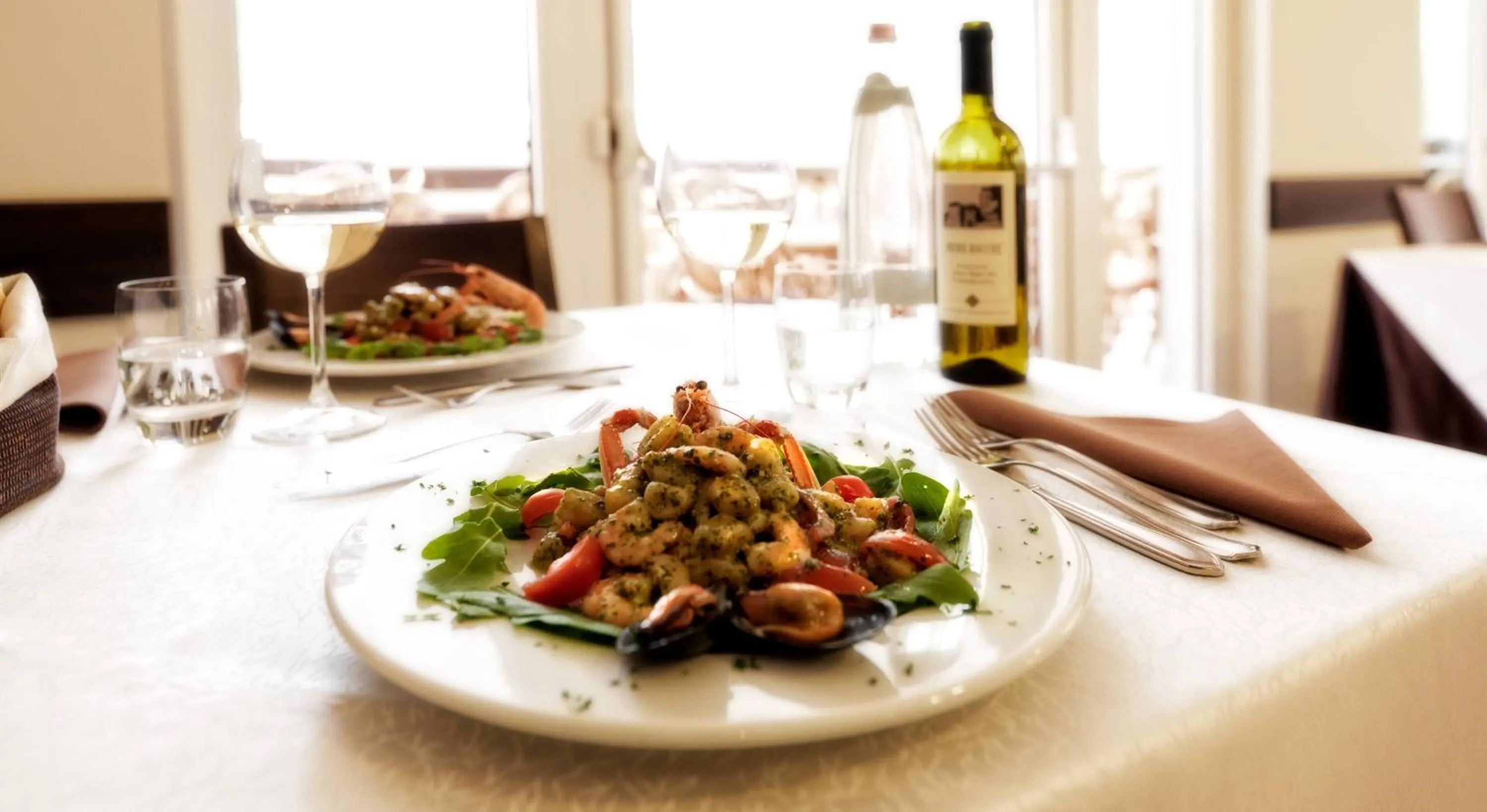 Restaurant/places to eat in Hotel Ombretta Mare