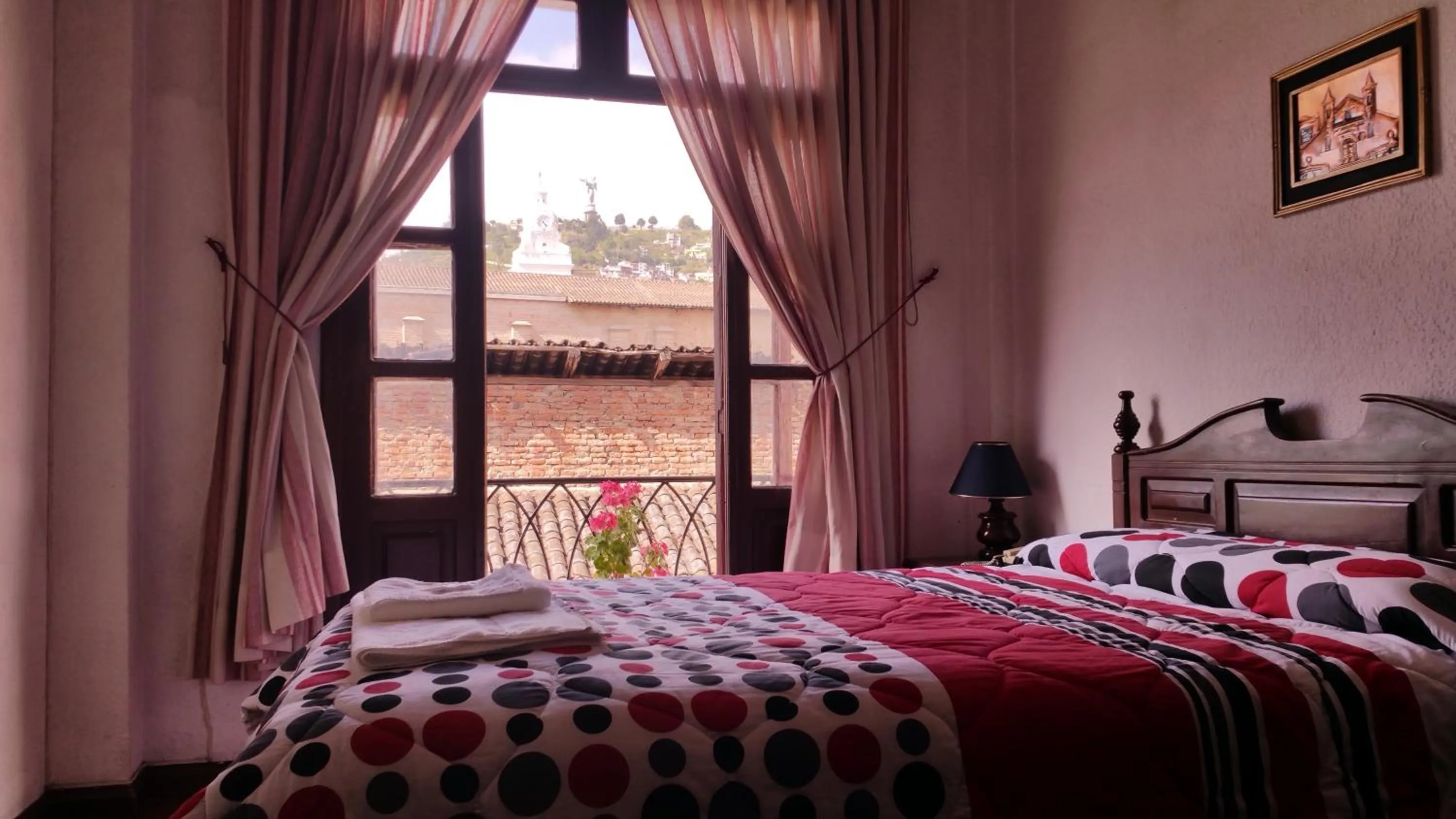 Photo of the whole room, Bed in Hotel Huasi Continental