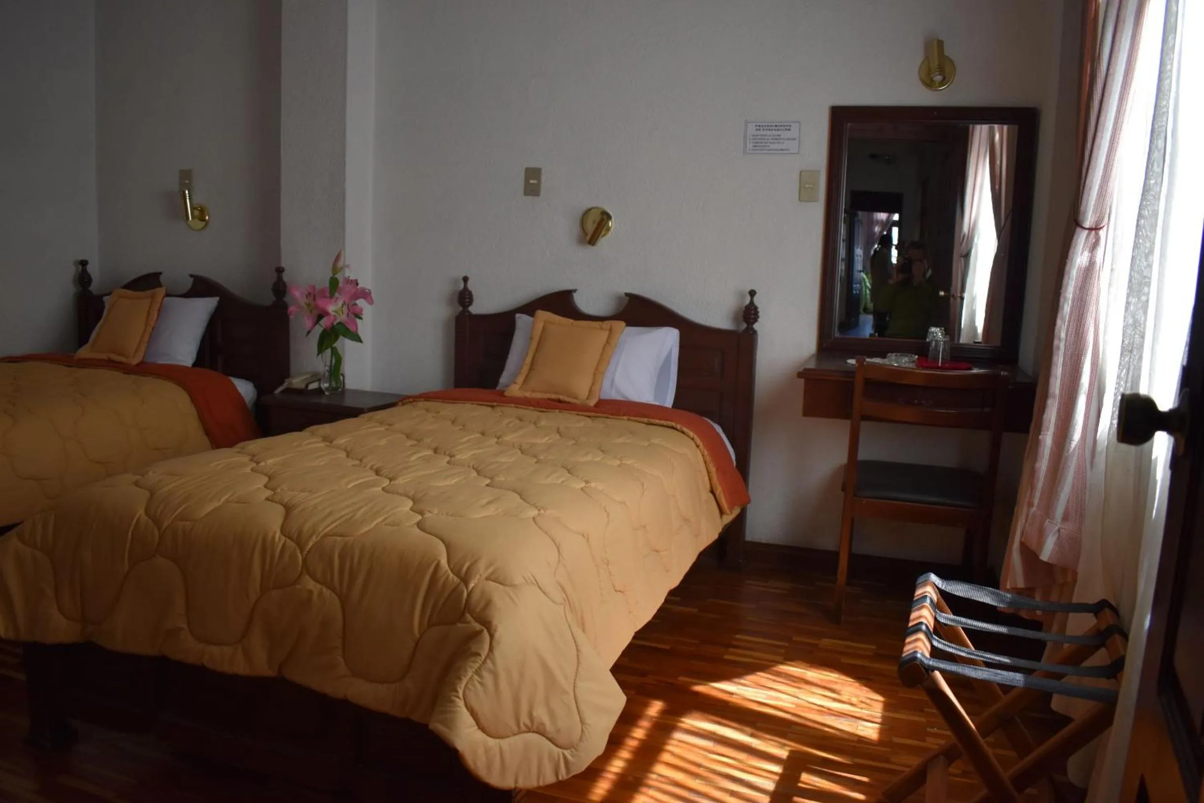 TV and multimedia, Bed in Hotel Huasi Continental