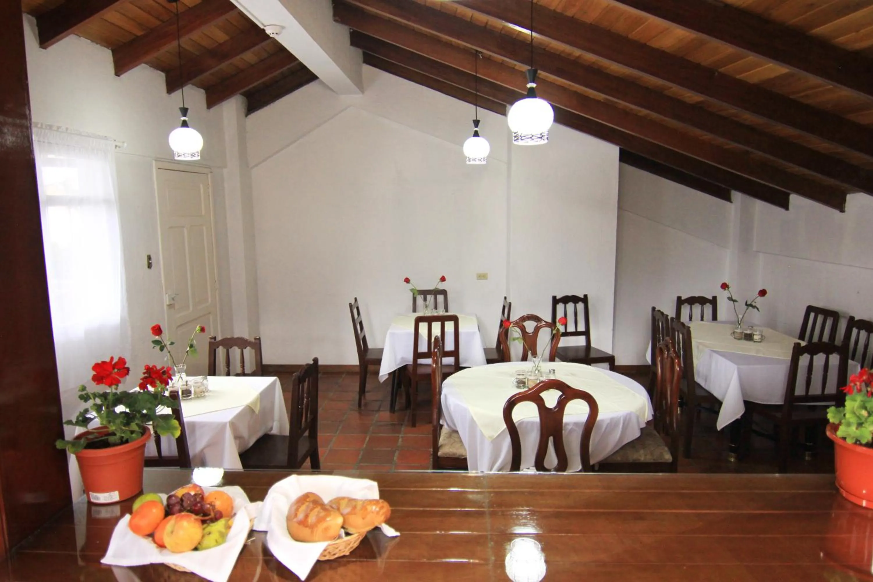 Restaurant/places to eat in Hotel Huasi Continental