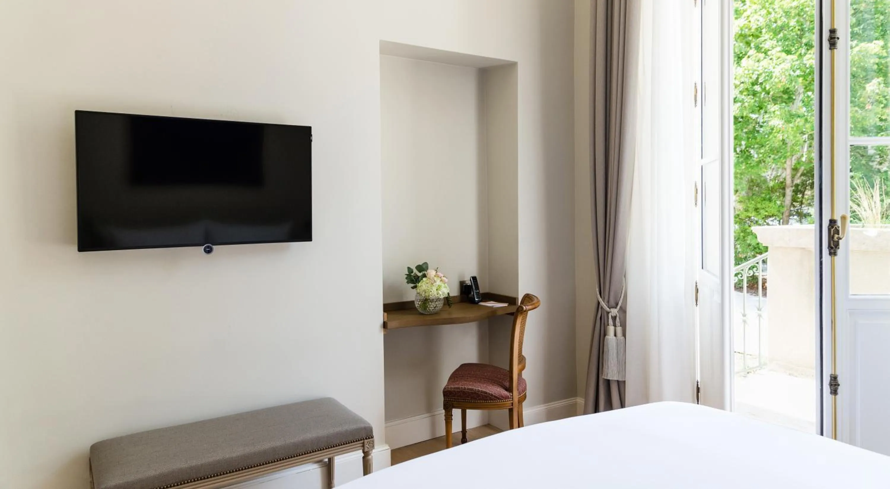 TV and multimedia, Bed in Château de Montcaud