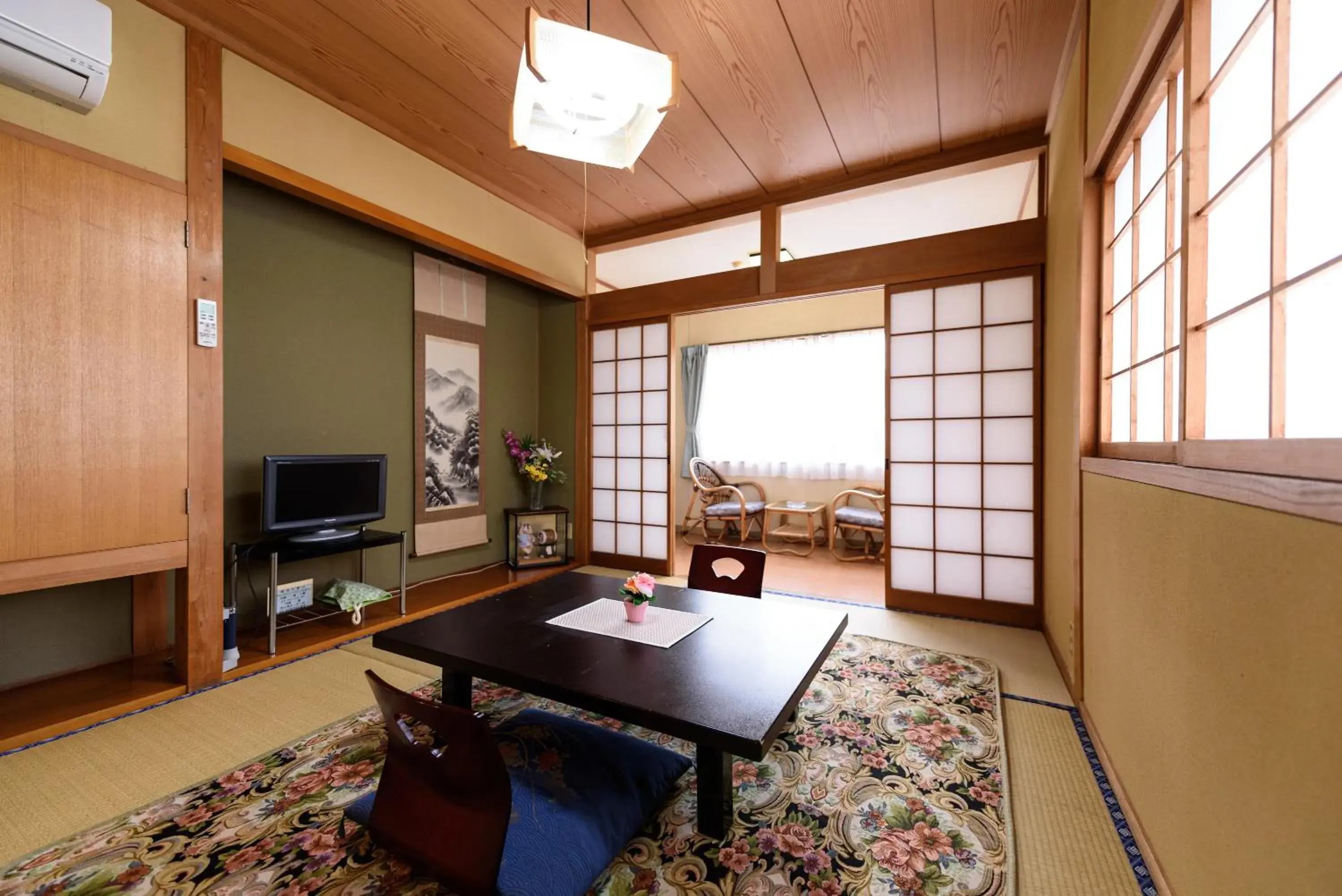 Japanese-Style Family Room with Shared Bathroom - single occupancy in Yufuin Onsen Oyado Jinnouchi Japanese-Style Family Room with Shared Bathroom - single occupancy in Yufuin Onsen Oyado Jinnouchi