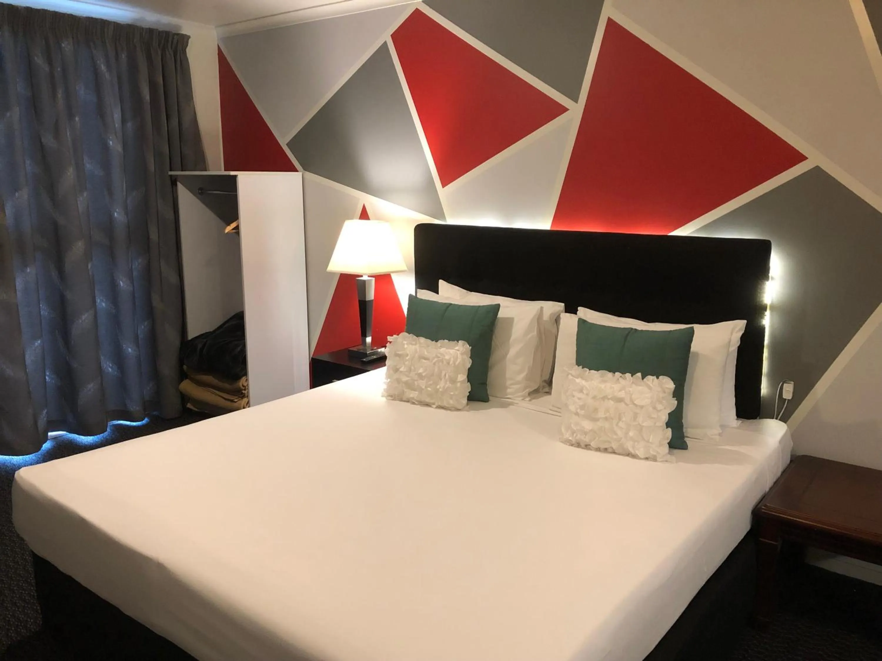 Bedroom, Bed in Silver Fern Lodge