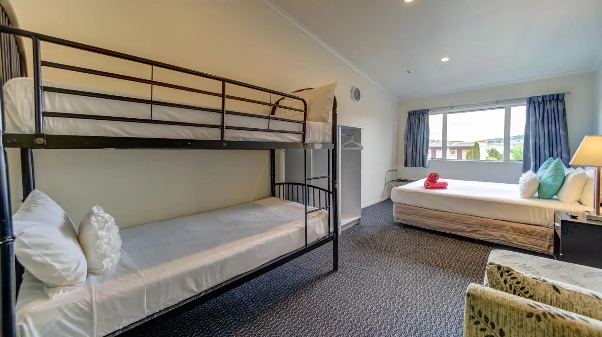 Bedroom, Bed in Silver Fern Lodge